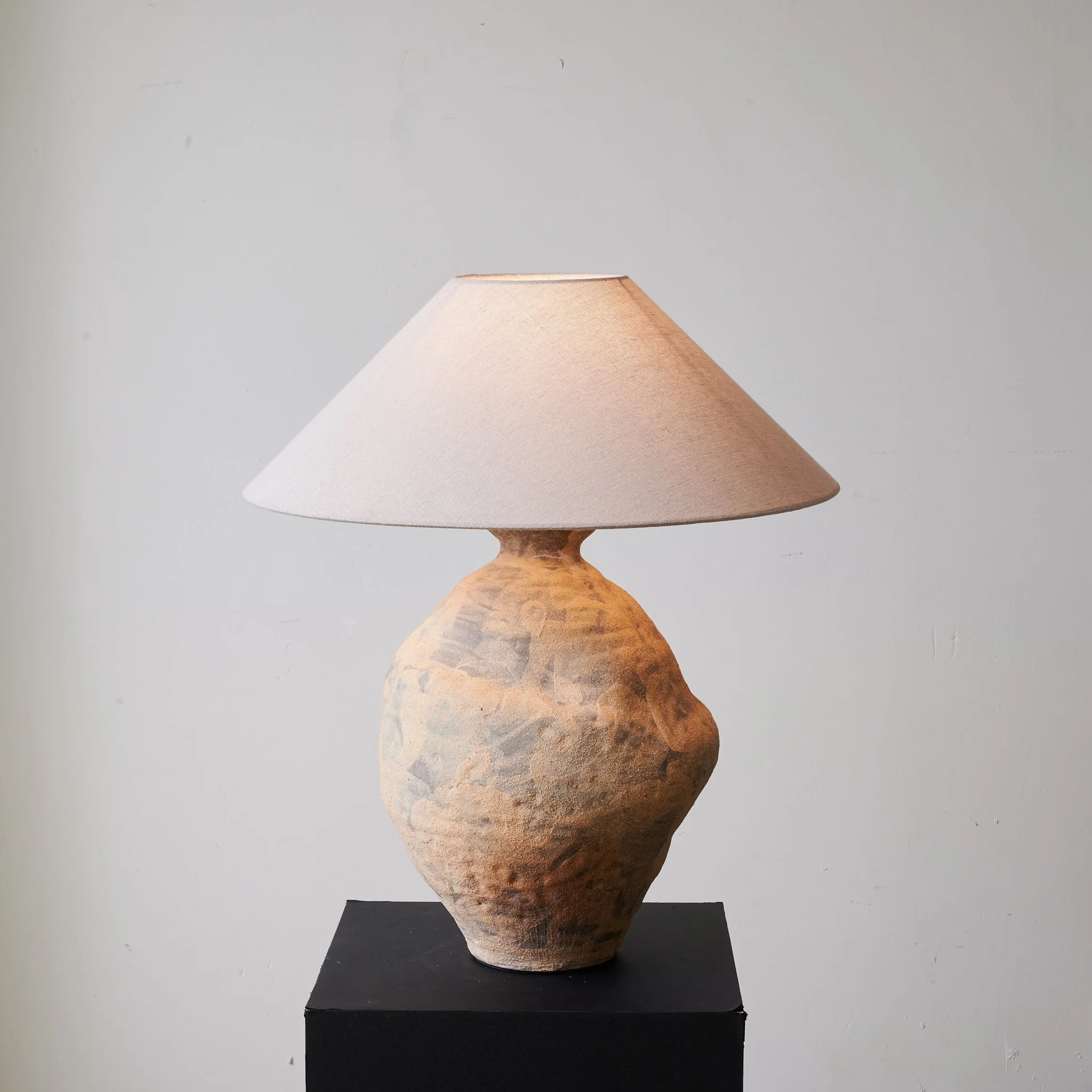 Duna Sculpted Clay Table Lamp - Image 4