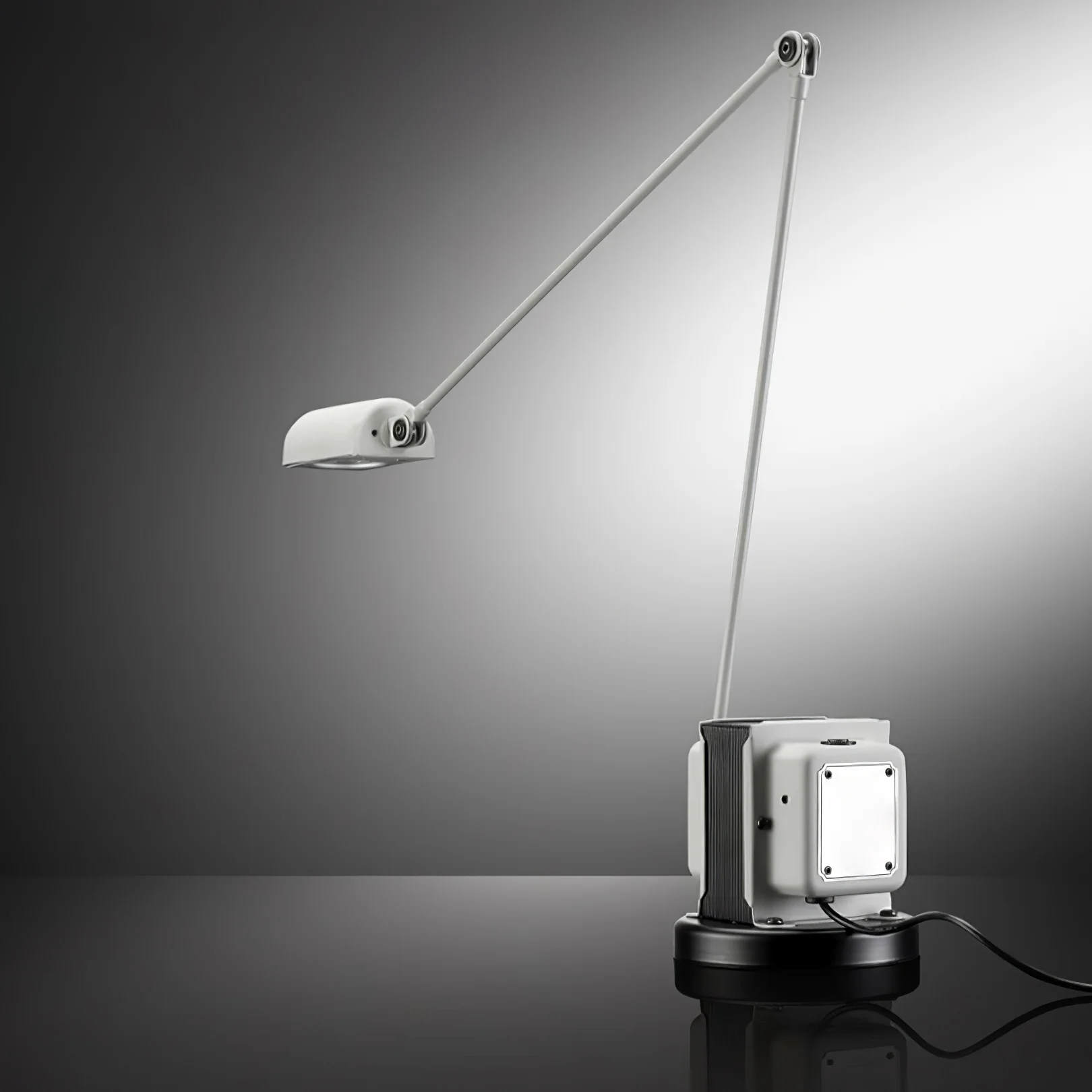 Dynamo Table Lamp - Image 13