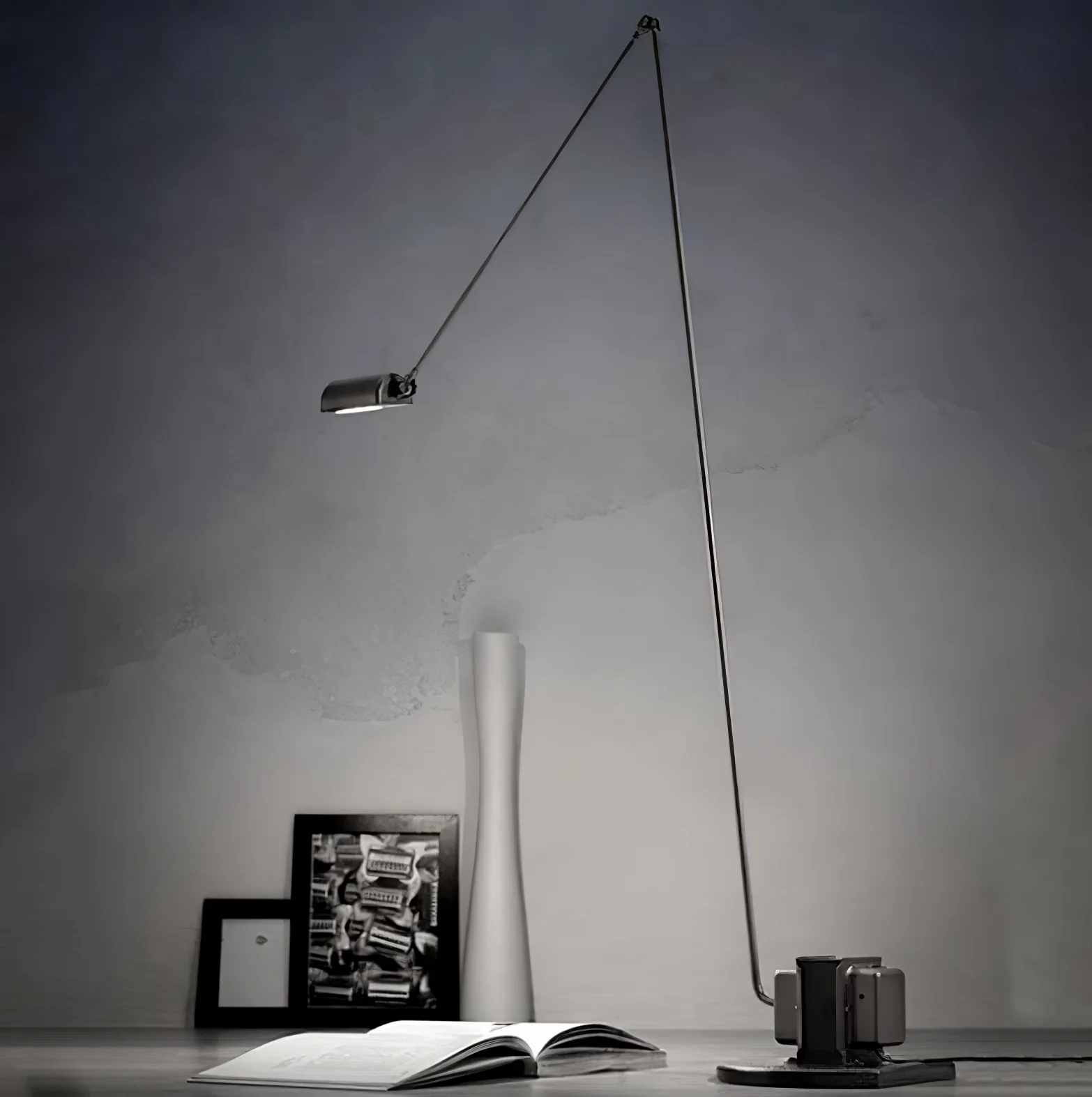 Dynamo Table Lamp - Image 17