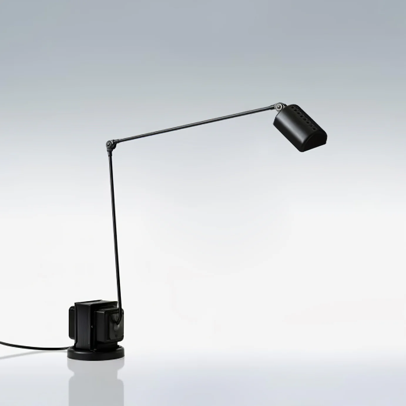 Dynamo Table Lamp - Image 24