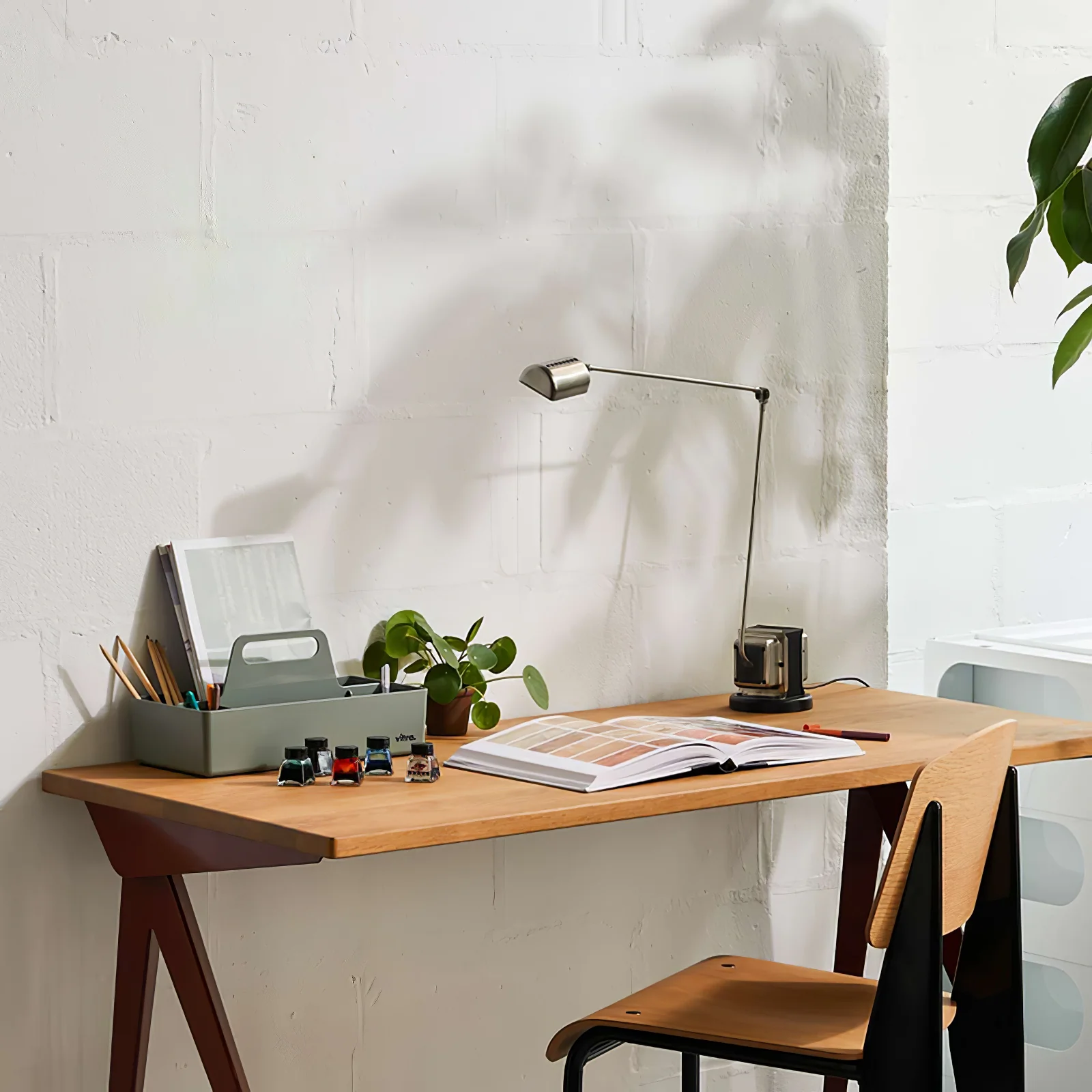 Dynamo Table Lamp - Image 26