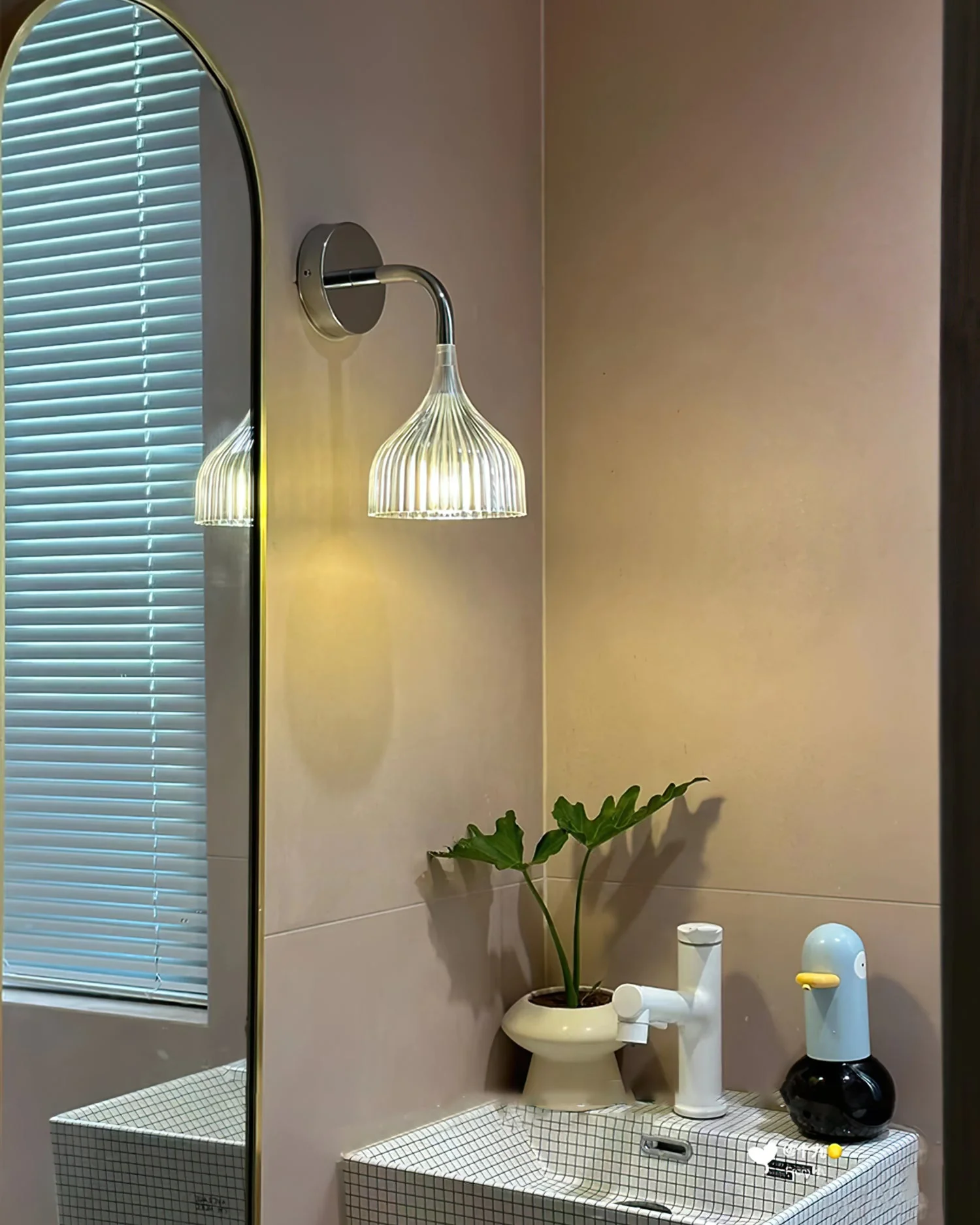E Wall Lamp - Image 7