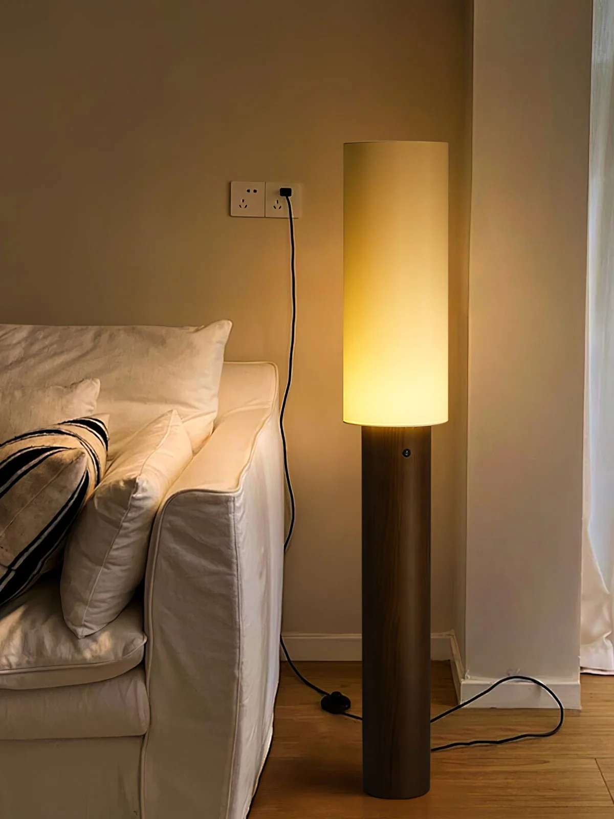 Elara Wood Floor Lamp - Image 8