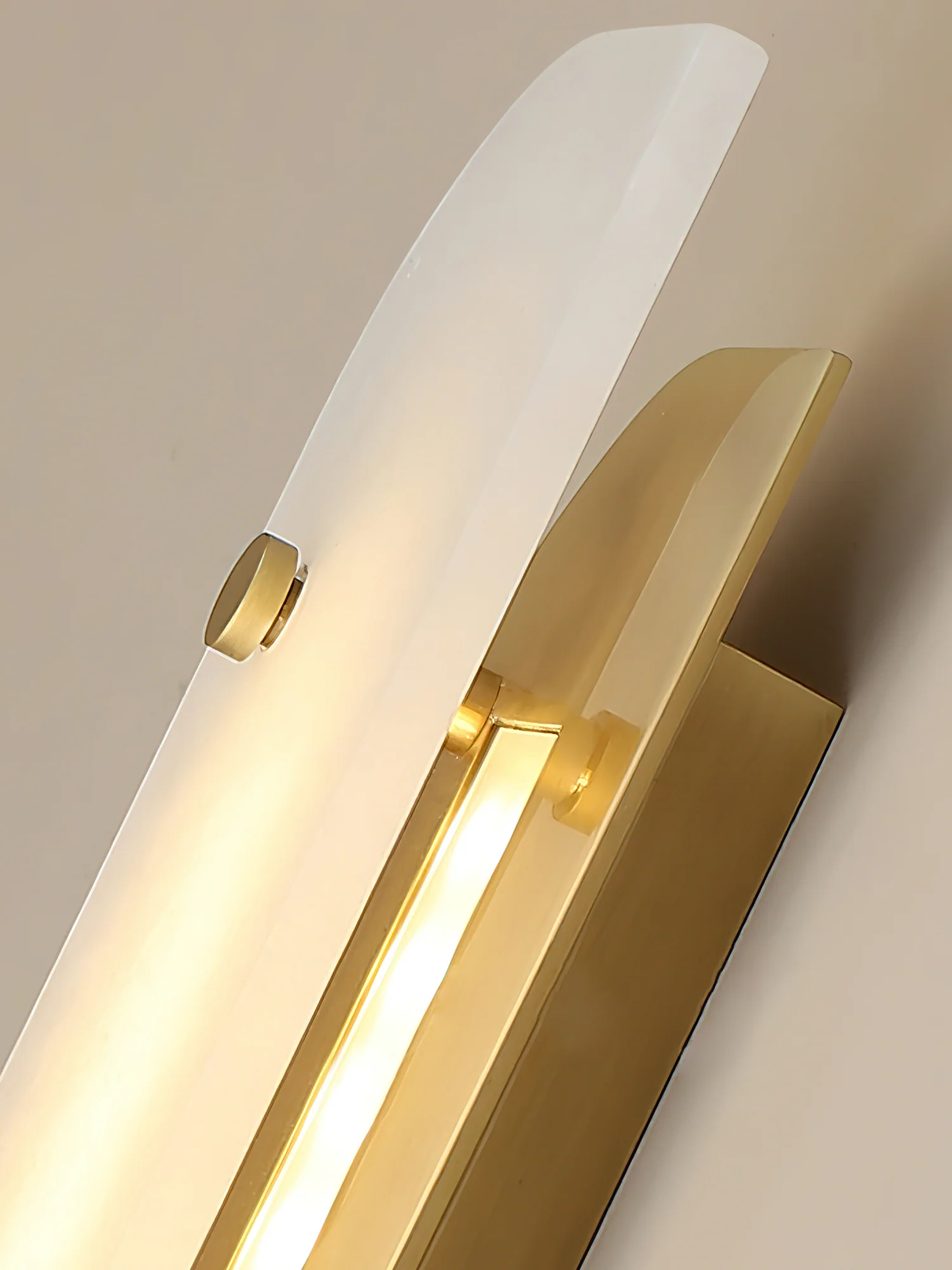 Elaris Alabaster Wall Lamp - Image 11
