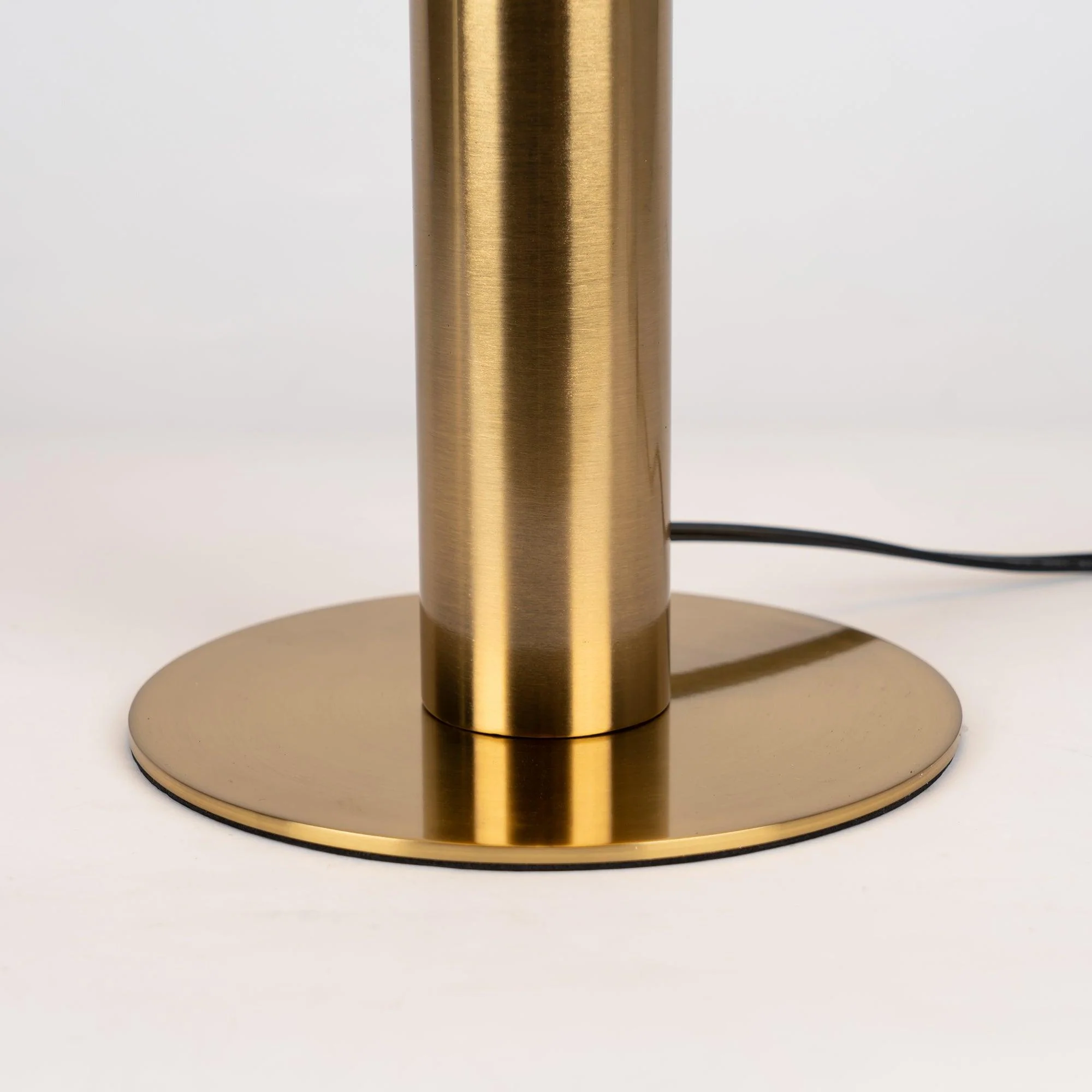 Elegance Alabaster Table Lamp - Image 44