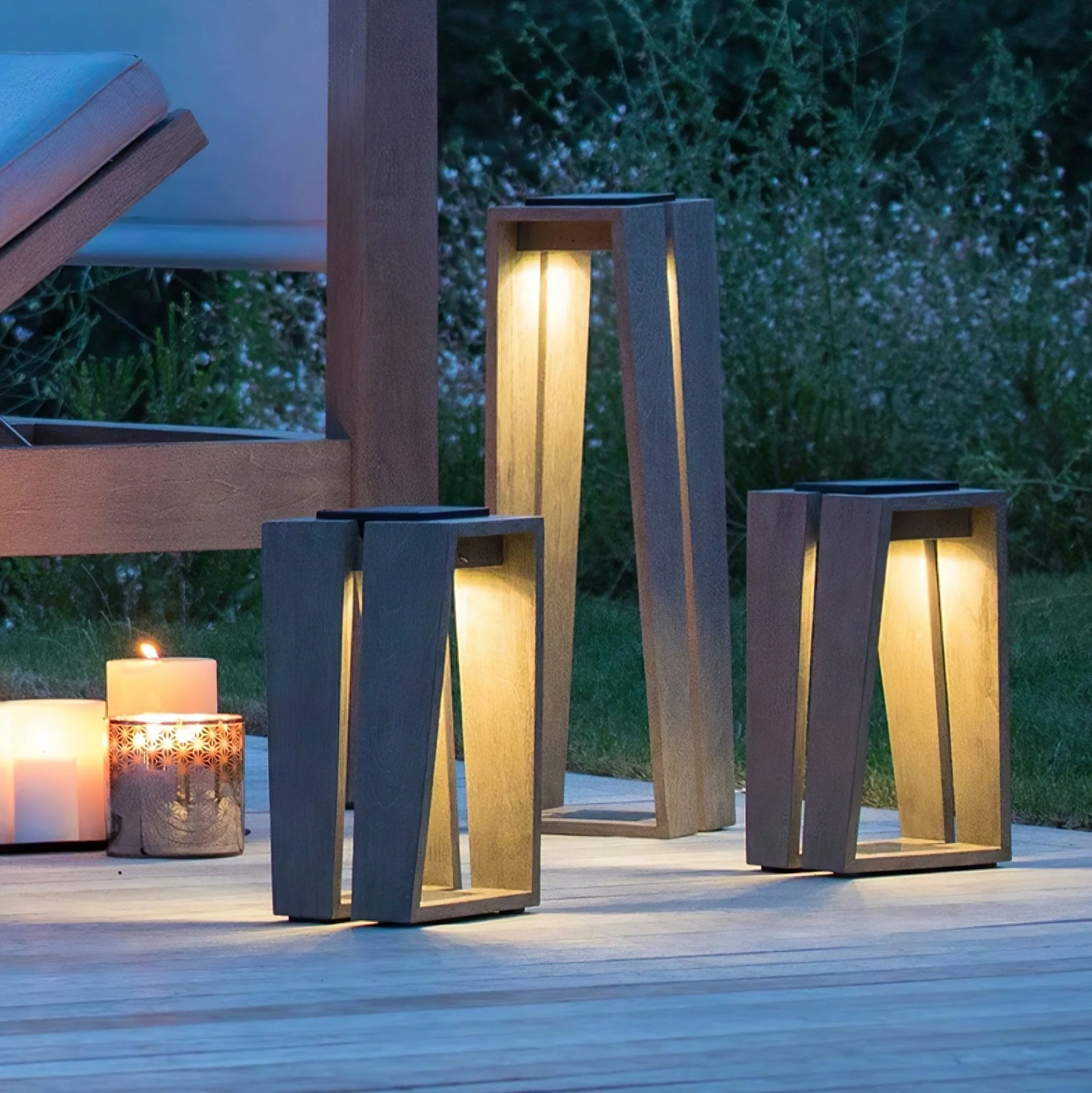 Elira Solar Outdoor Bollard Light - Image 2