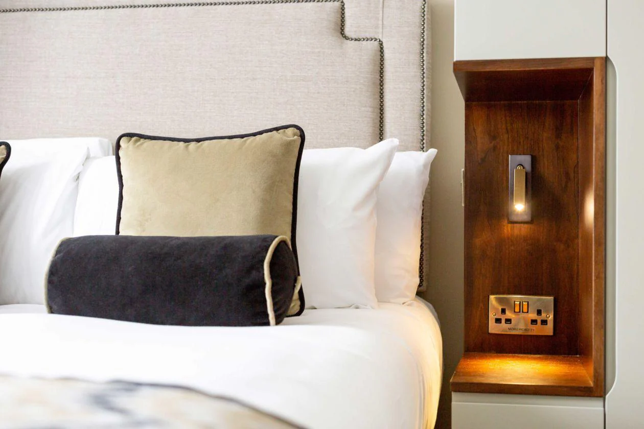 Embedded Bedside Sconce - Image 34