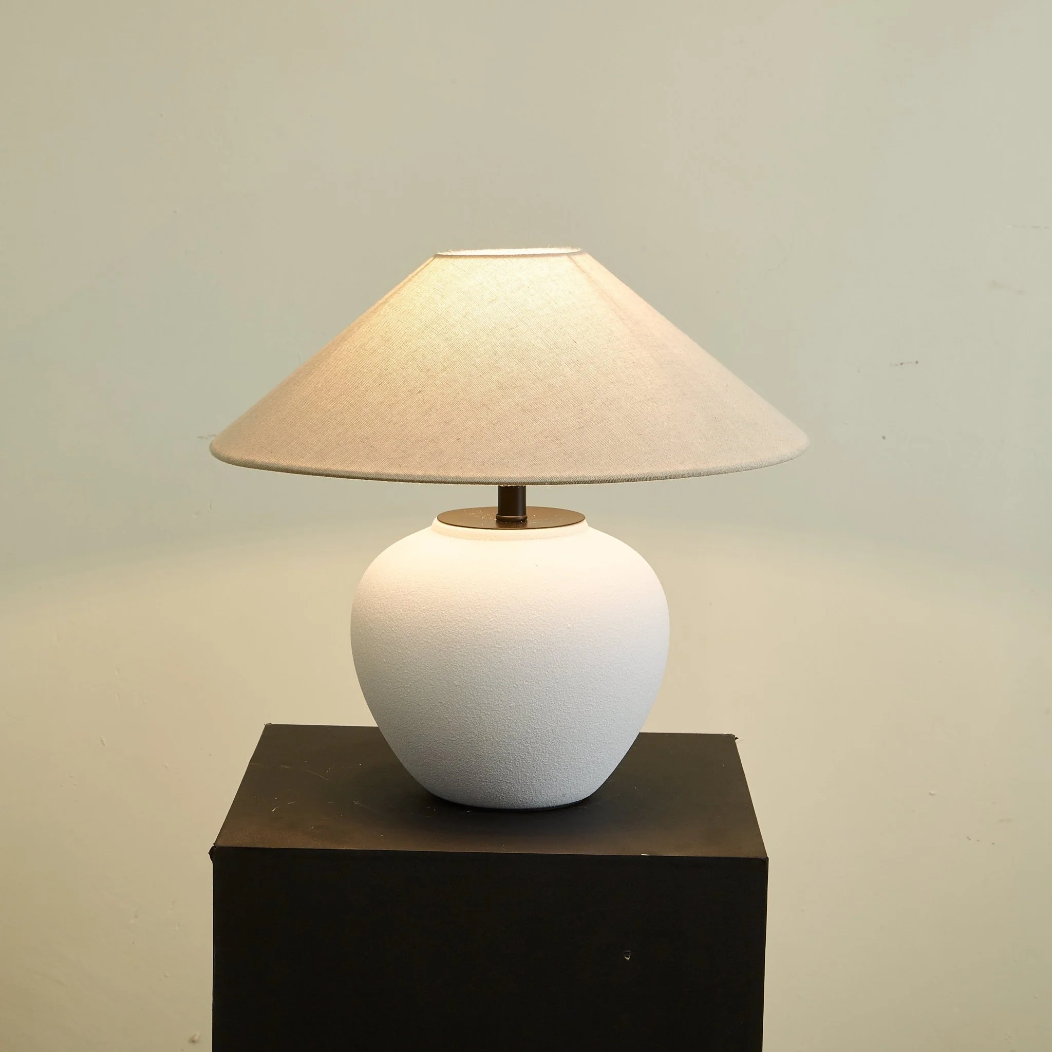 Erison Ceramic Table Lamp - Image 4