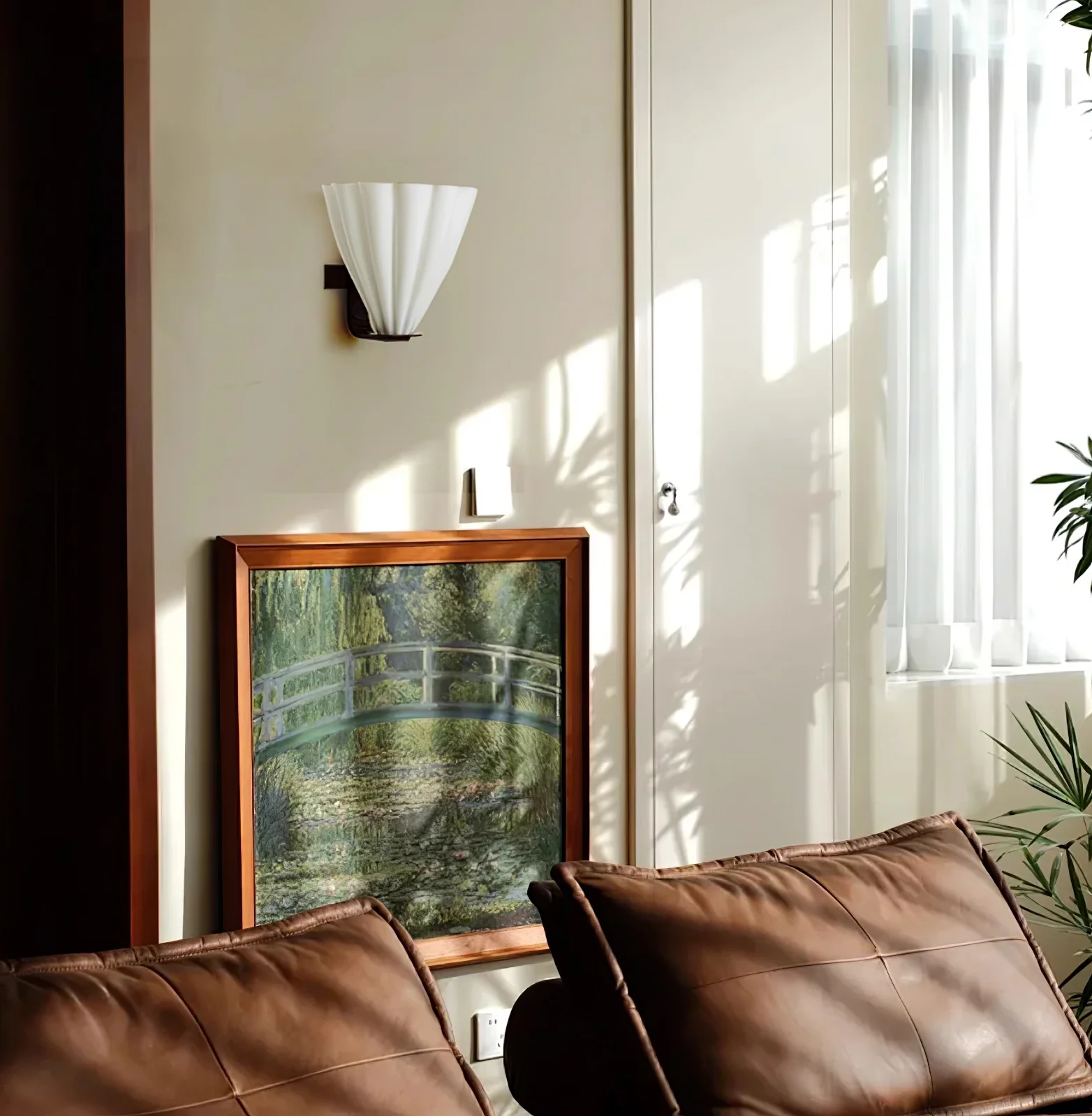Fan Shaped Glass Wall Sconce - Image 5