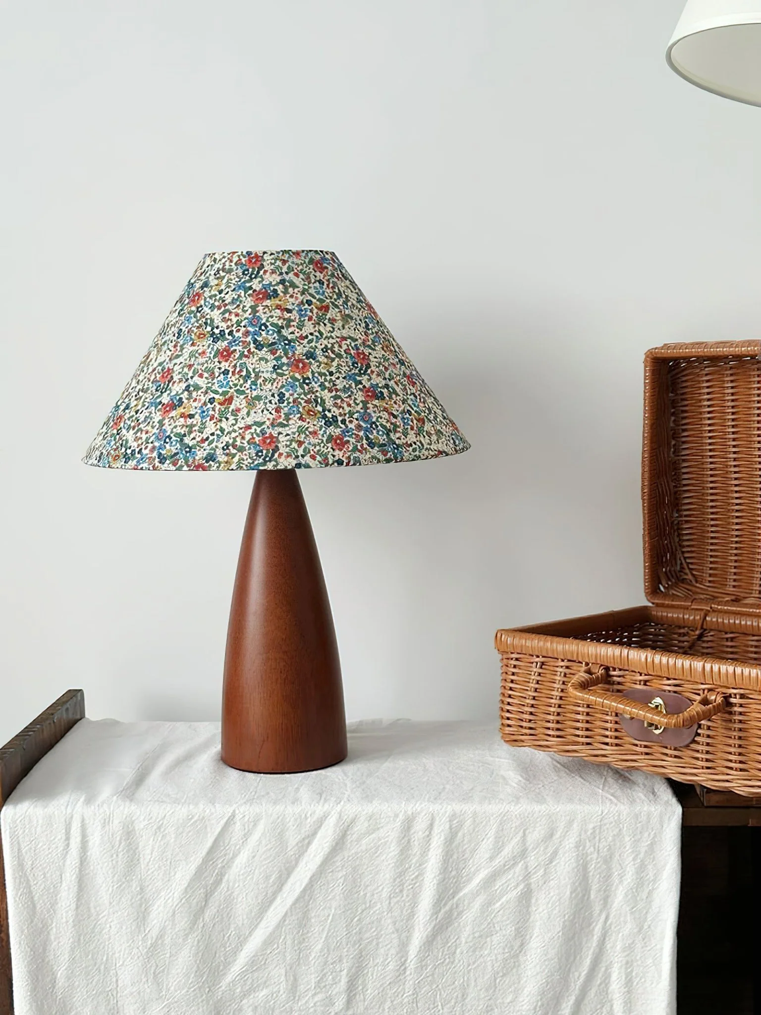 Amelia Blossom Table Lamp - Image 8