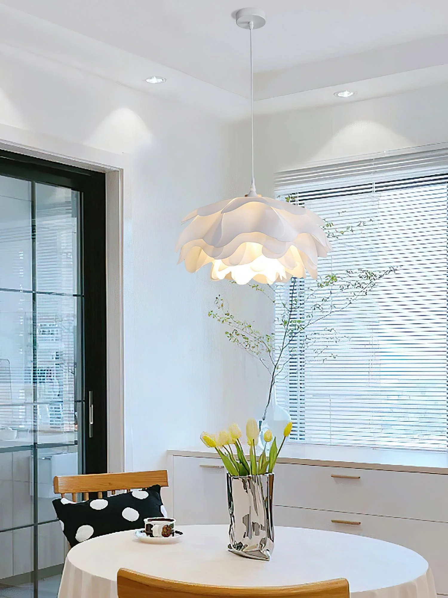 Flower Shaped White Pendant Lamp - Image 22