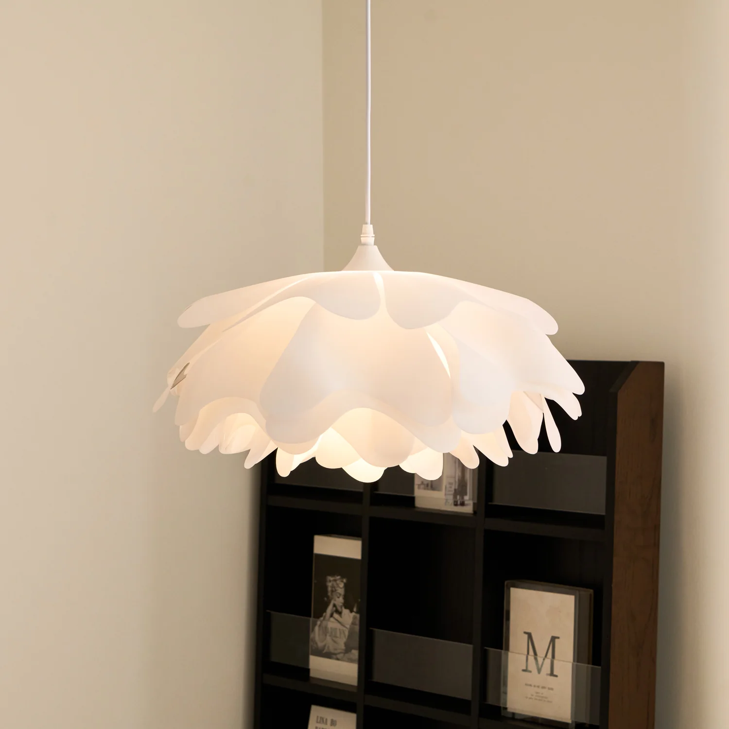 Flower Shaped White Pendant Lamp - Image 4