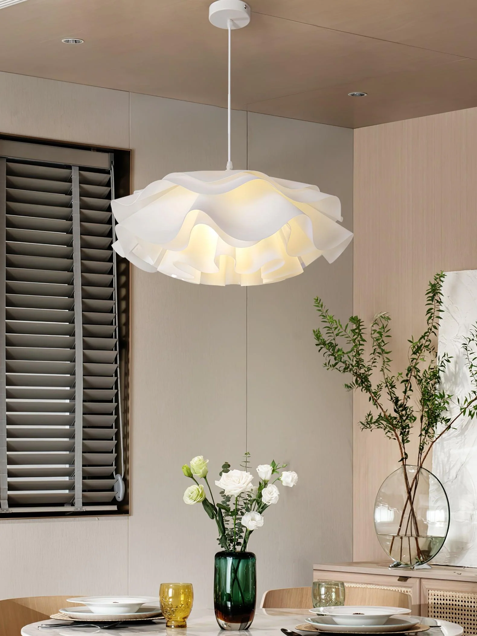 Flower Shaped White Pendant Lamp - Image 9