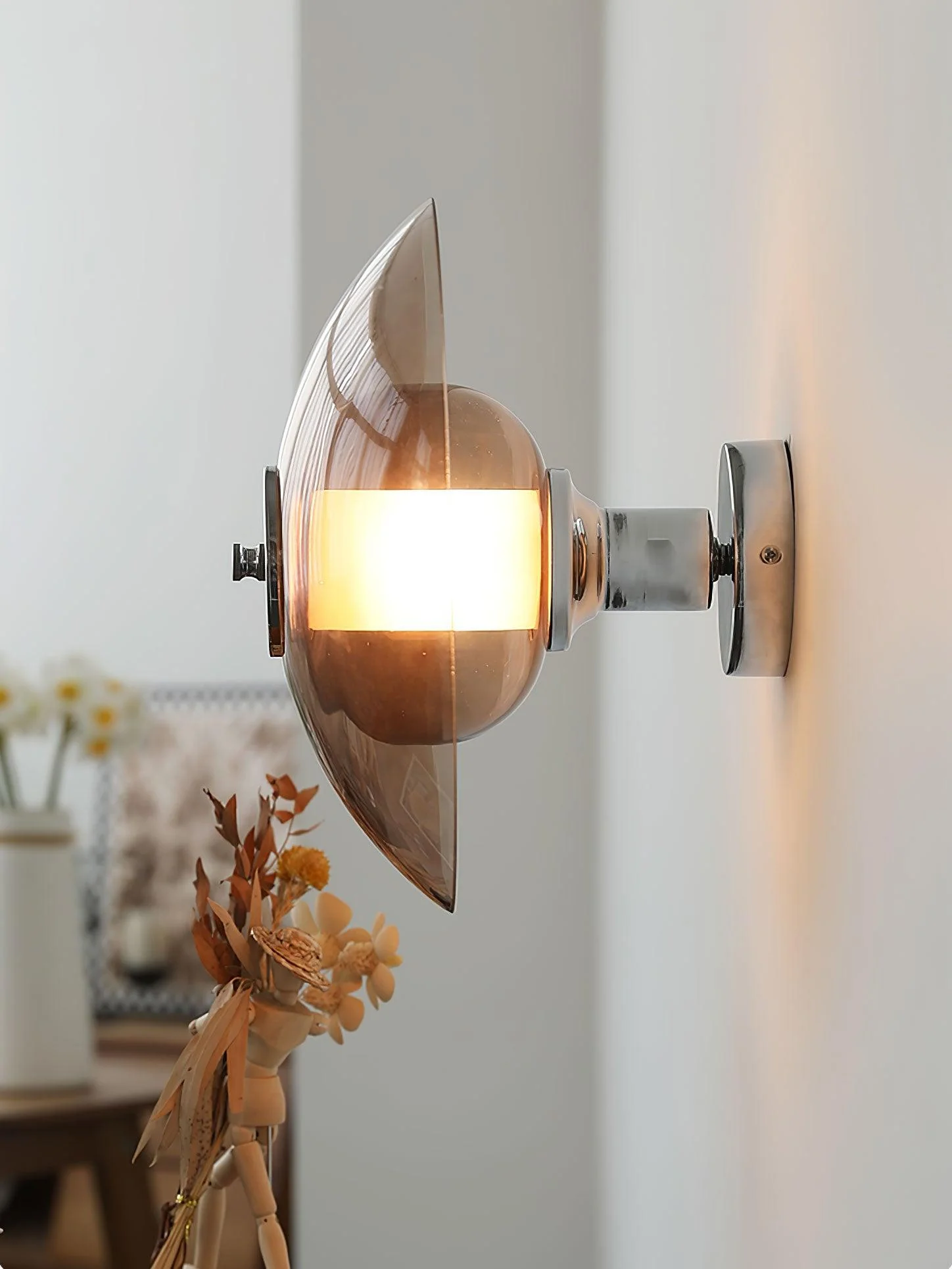 Flying Saucer Plug-in Wall Light - Image 16