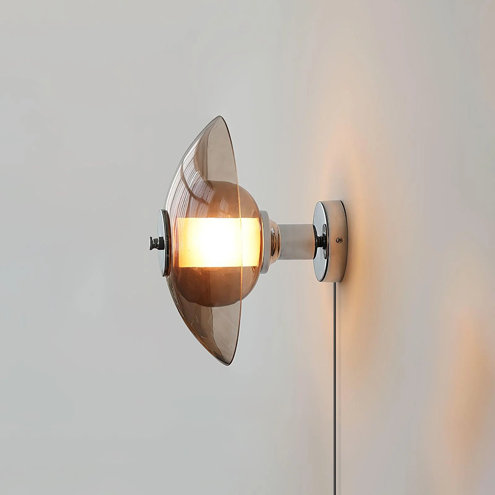 Flying Saucer Plug-in Wall Light - Image 4