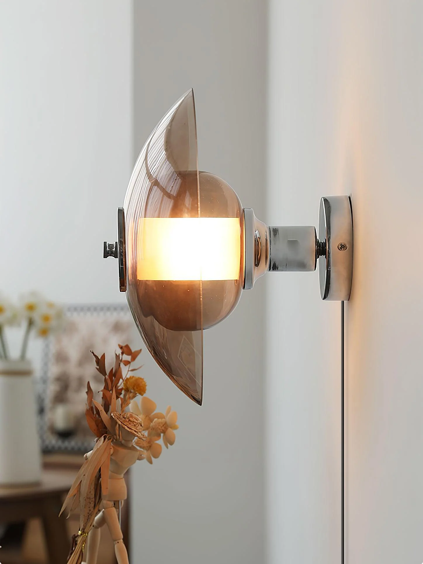 Flying Saucer Plug-in Wall Light - Image 7