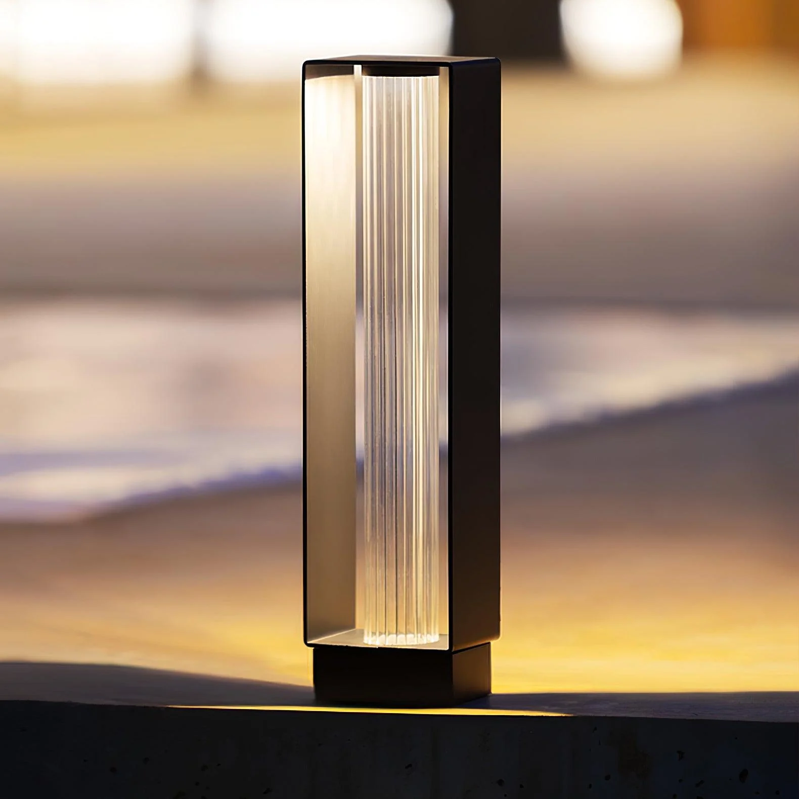 Frame Outdoor Post Lamp - Image 4