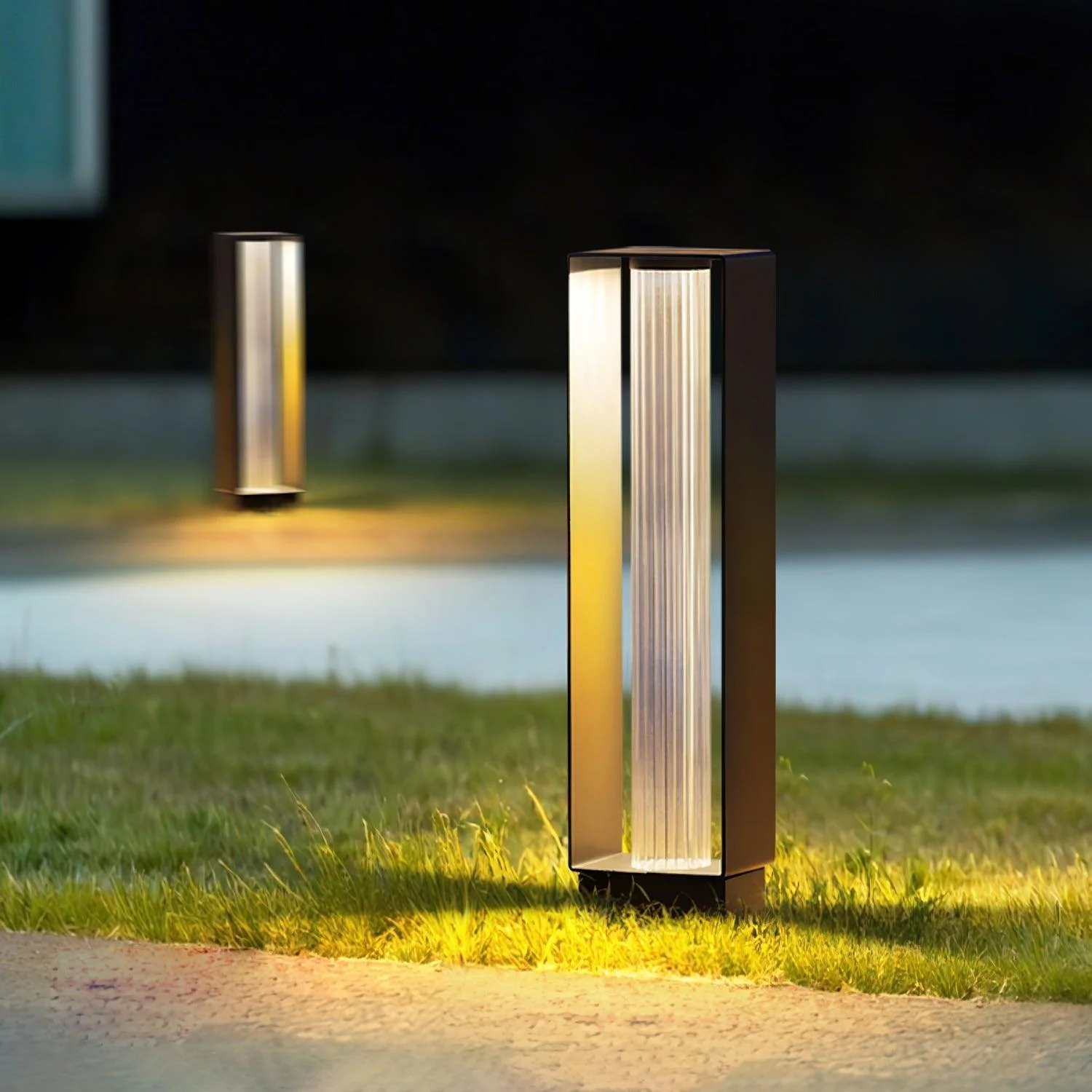 Frame Outdoor Post Lamp - Image 6