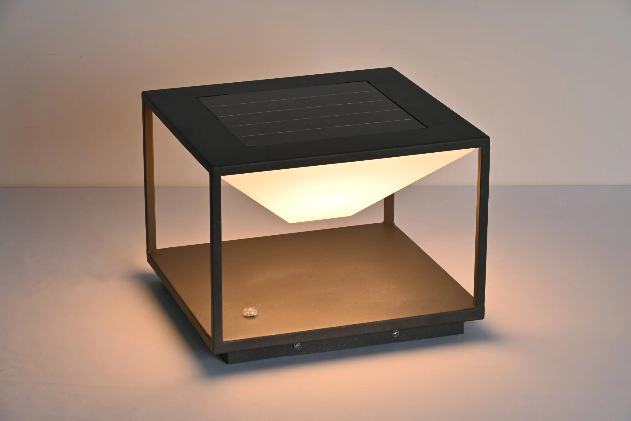 Geo Frame Solar Outdoor Light - Image 12
