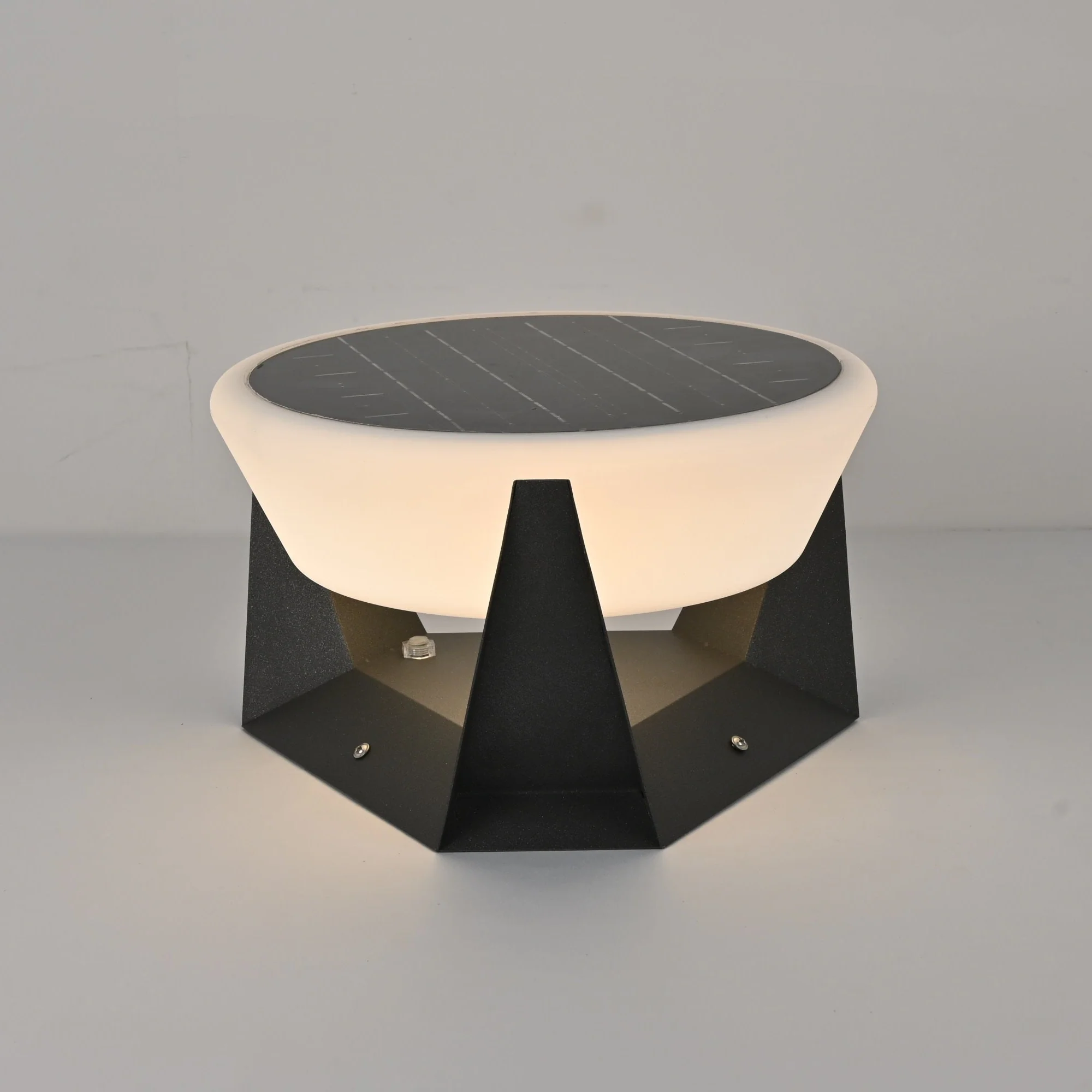 Geobase Solar Outdoor Light - Image 4