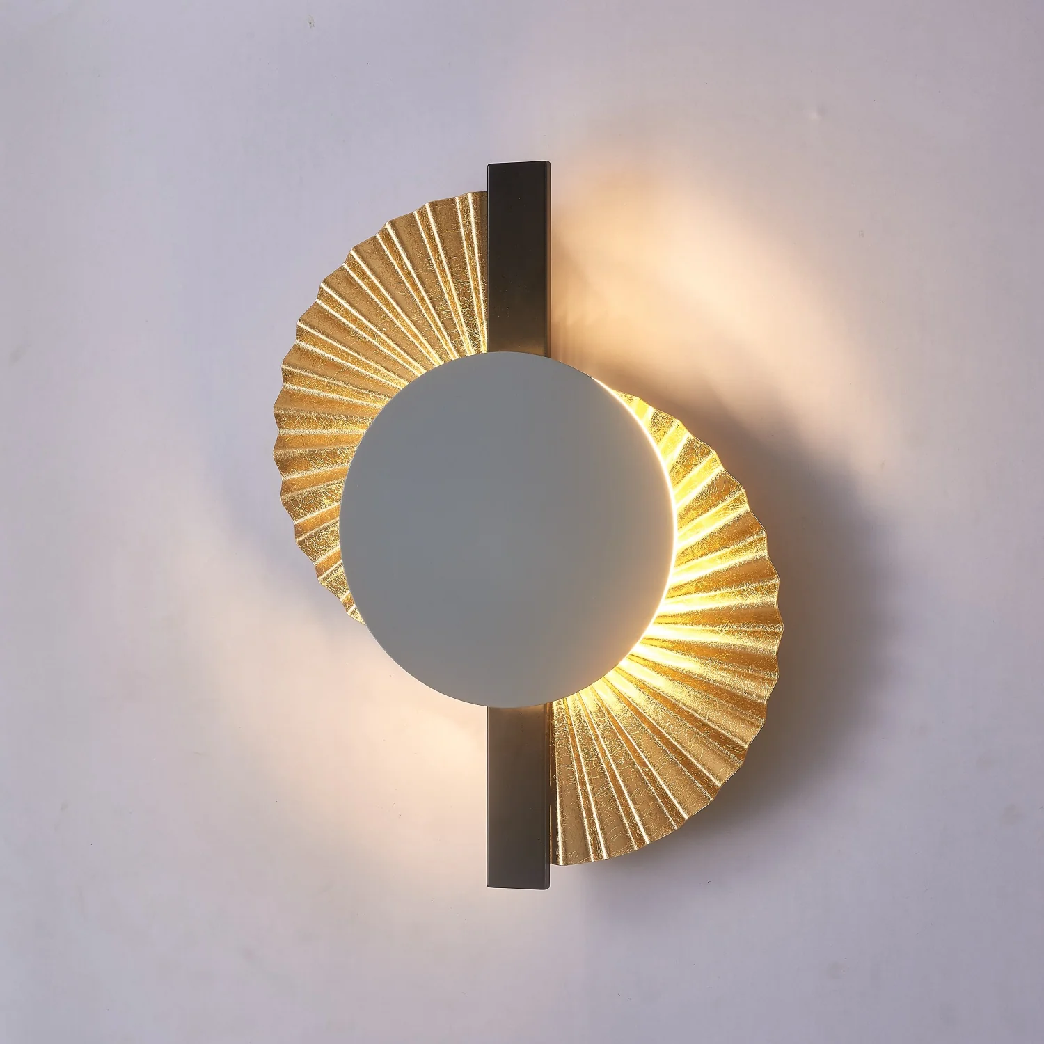 Gilded Fan Wall Lamp - Image 9