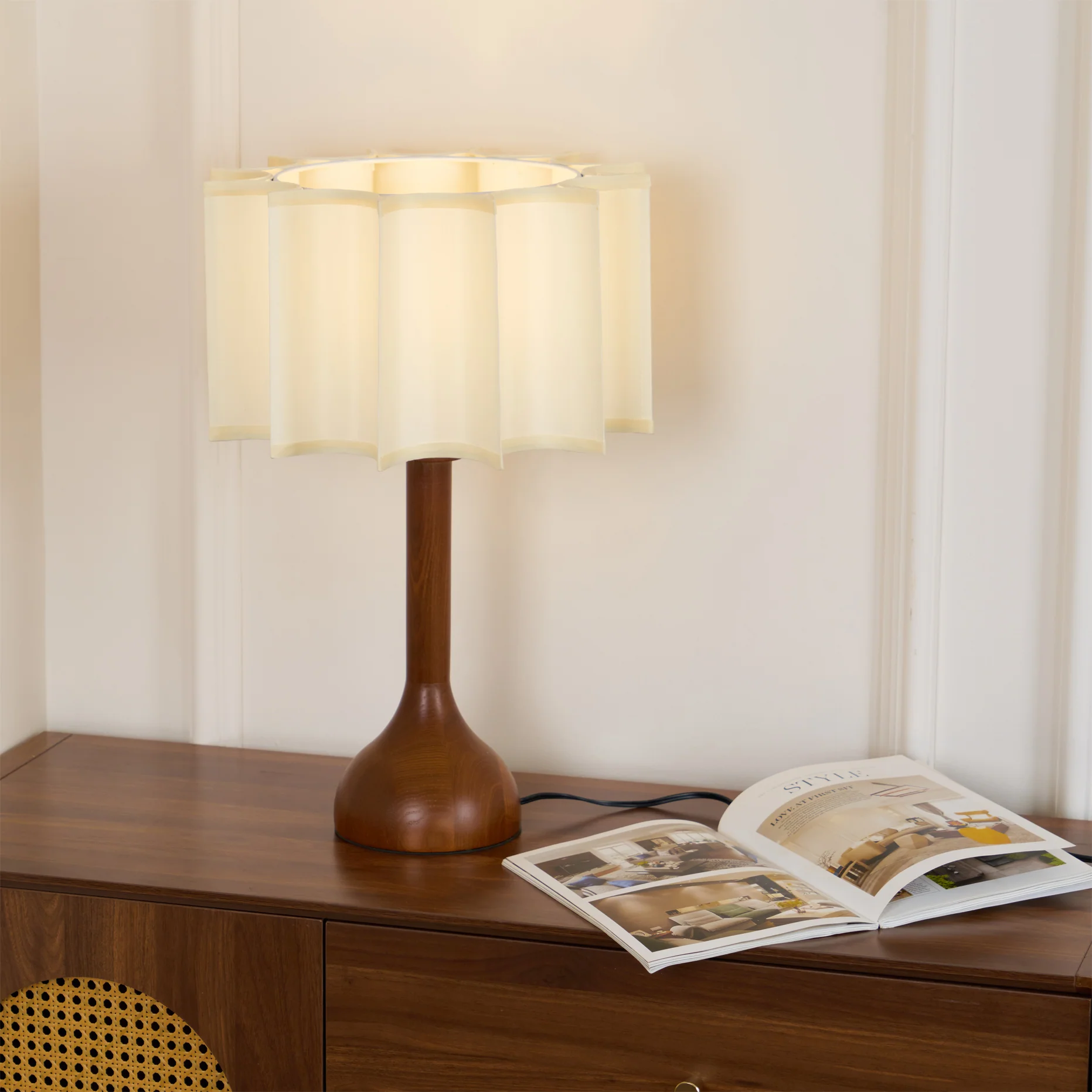 Hakka Table Lamp - Image 2
