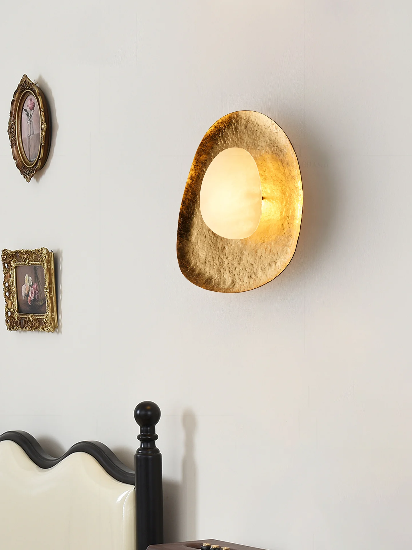 Haloform Aurea Alabaster Wall Lamp - Image 4