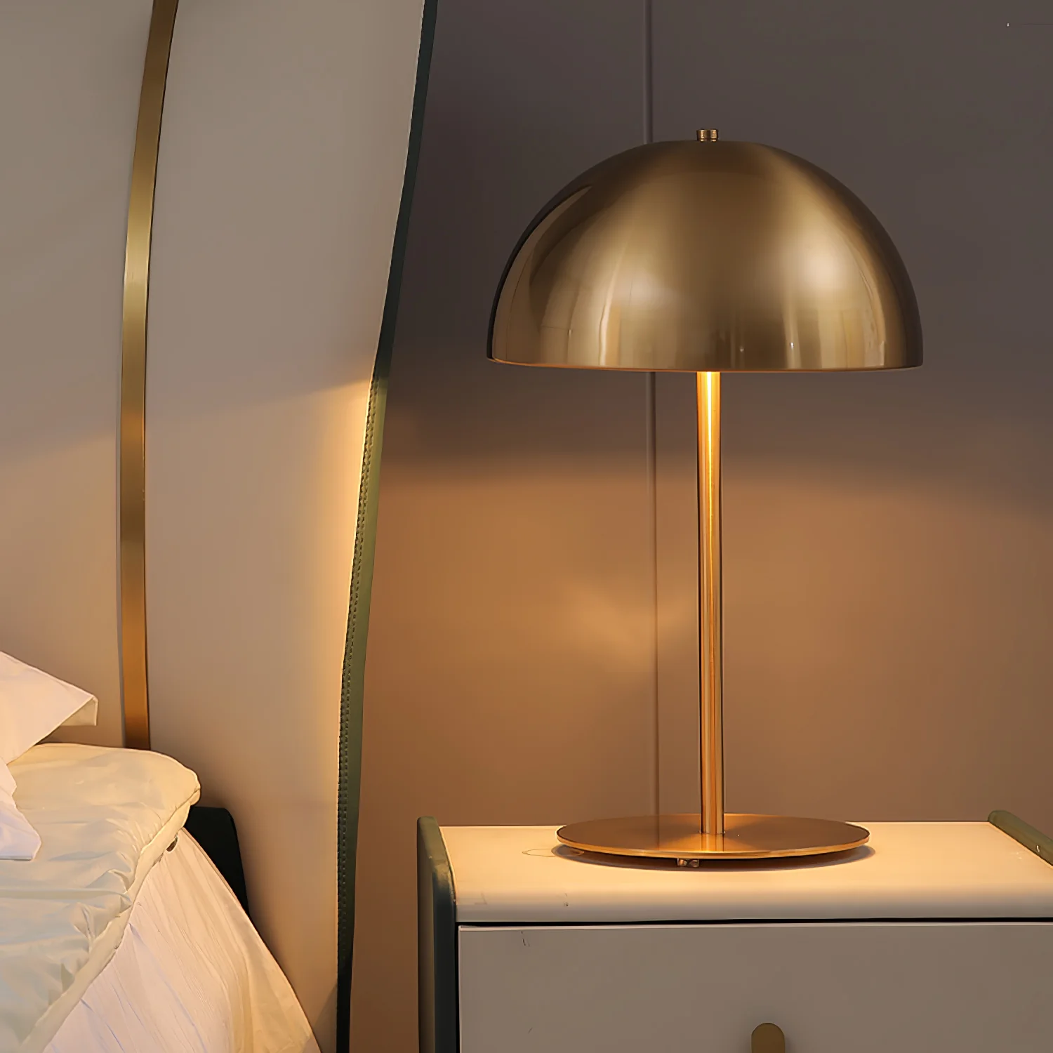 Hanna Table Lamp - Image 4