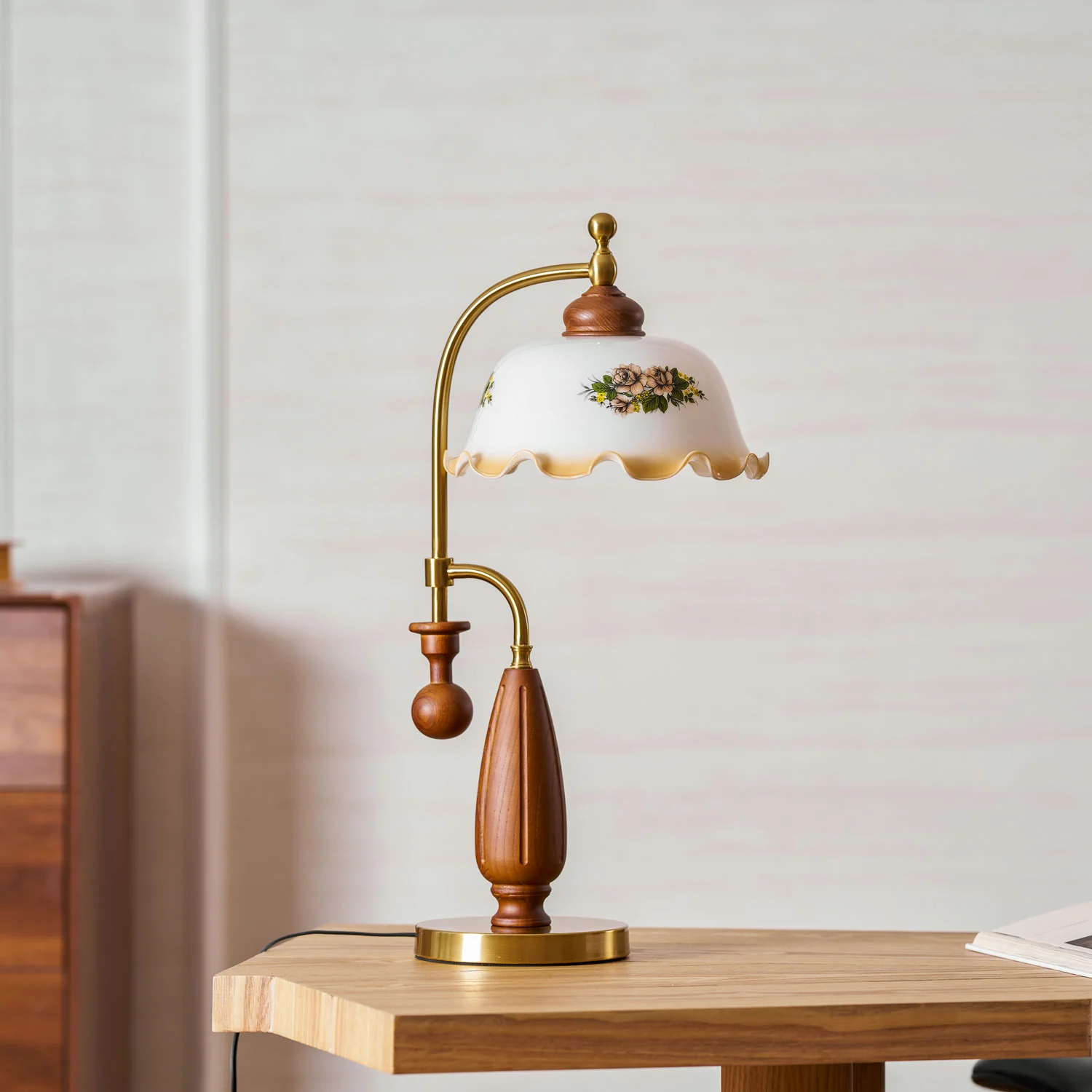 Heritage Bloom Table Lamp - Image 12