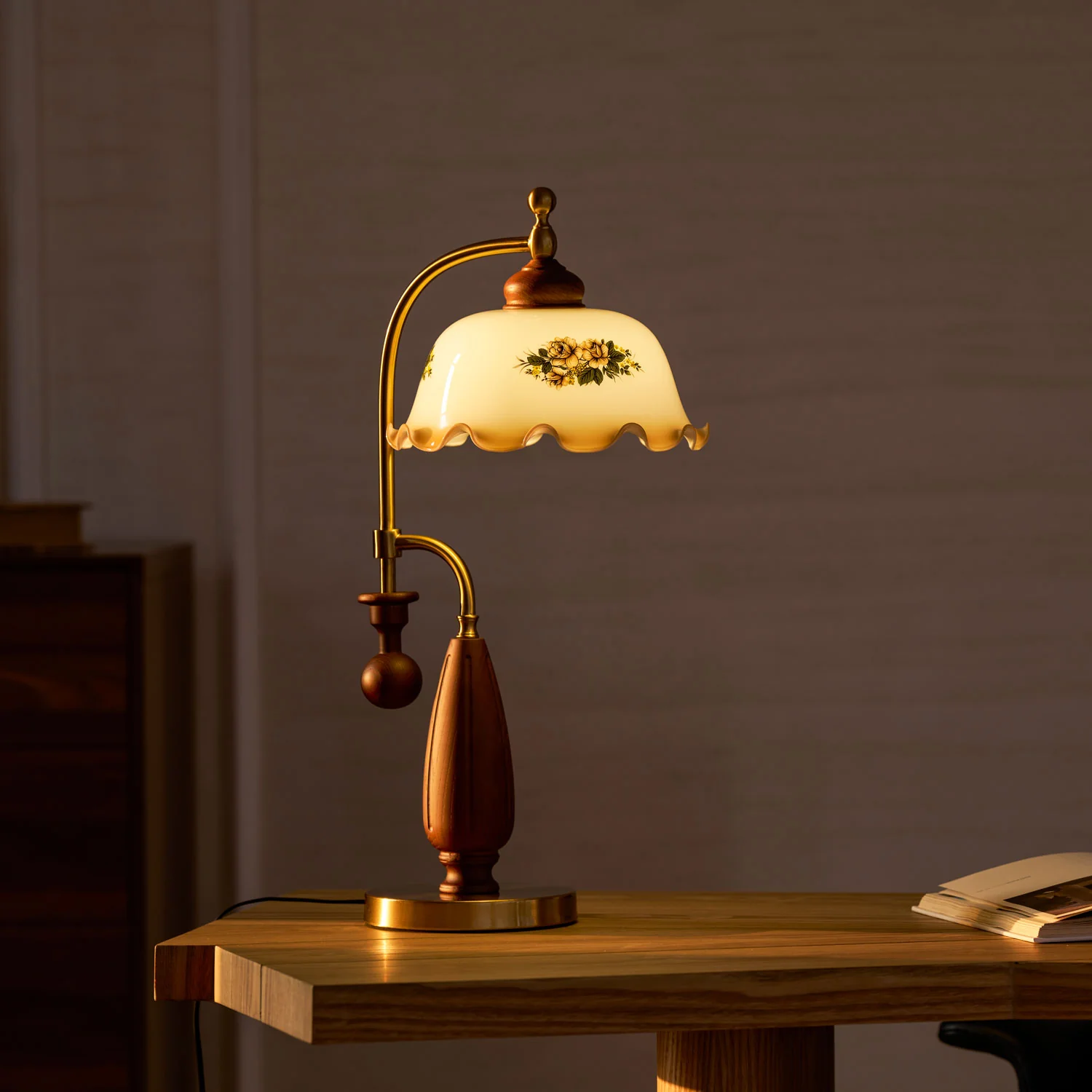 Heritage Bloom Table Lamp - Image 6