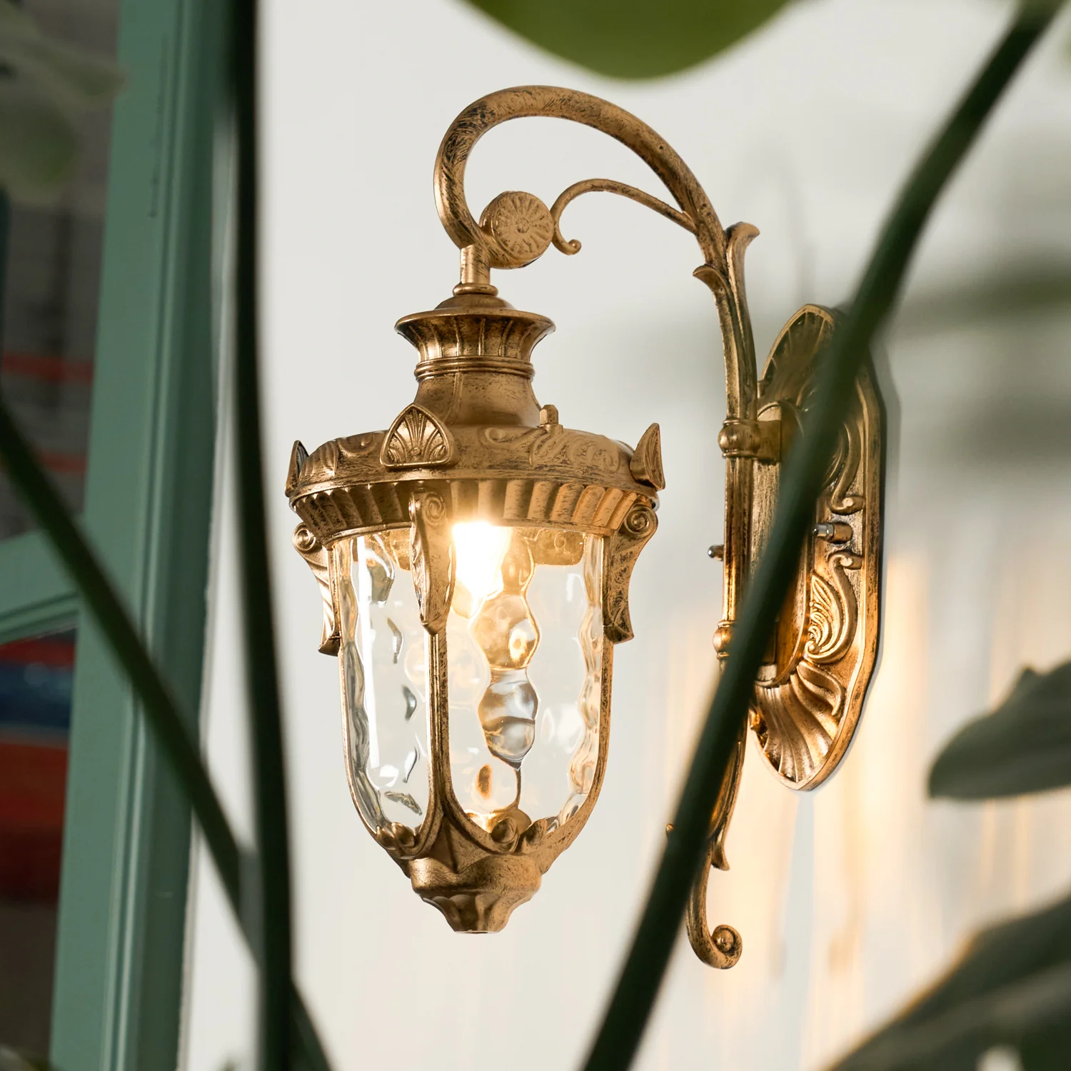 Heritage Outdoor Wall Lamp - Image 2