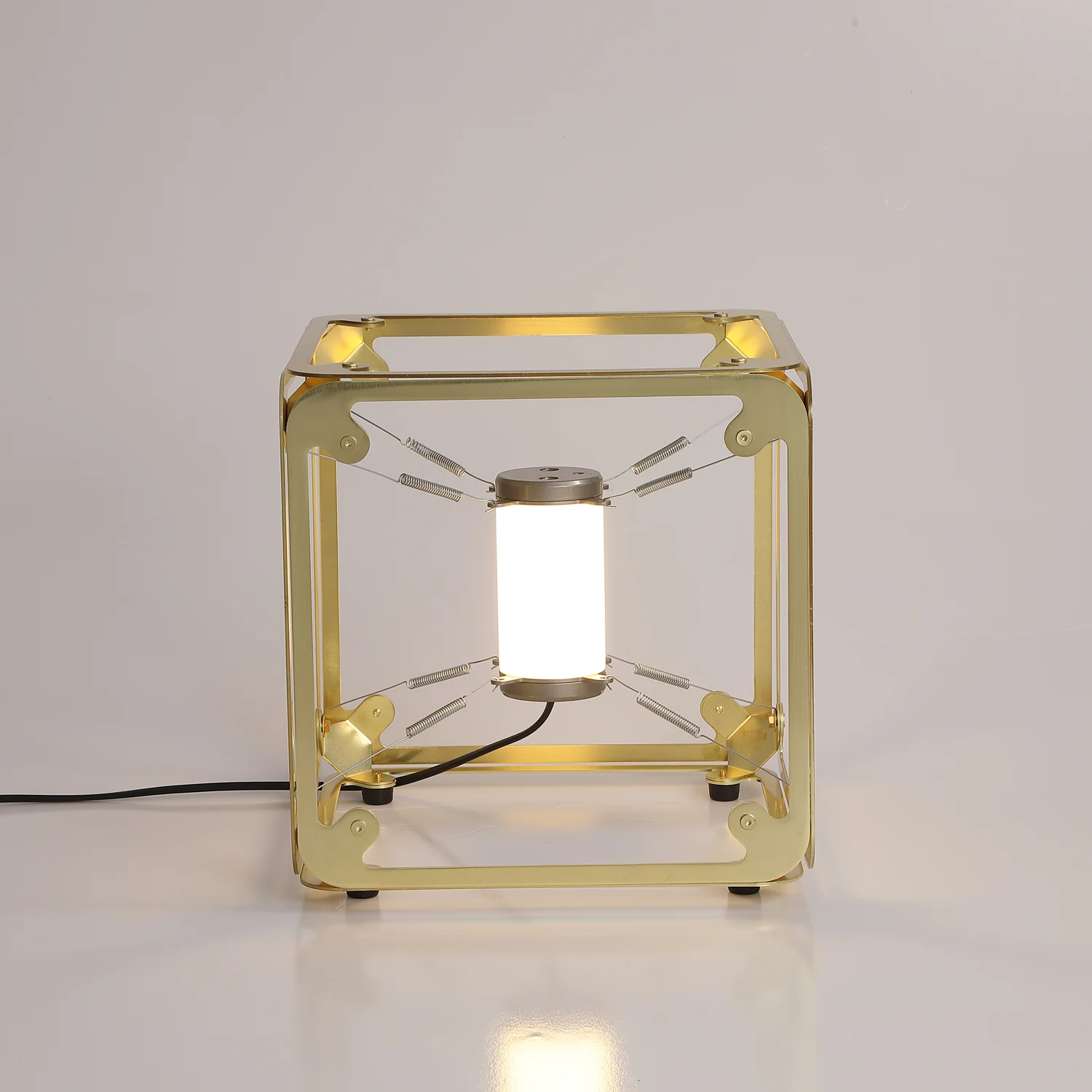 Hyperqube Table Lamp - Image 12