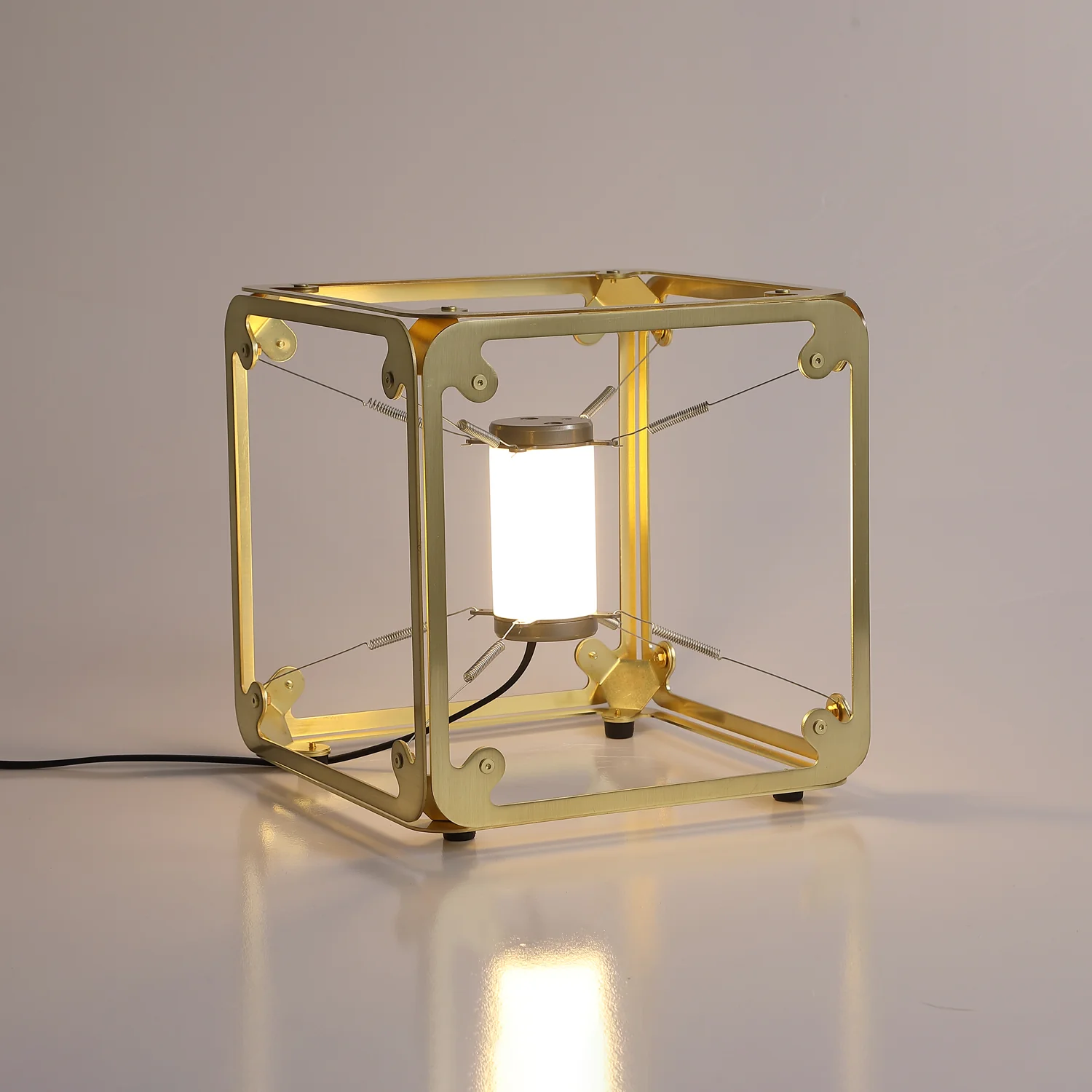Hyperqube Table Lamp - Image 13
