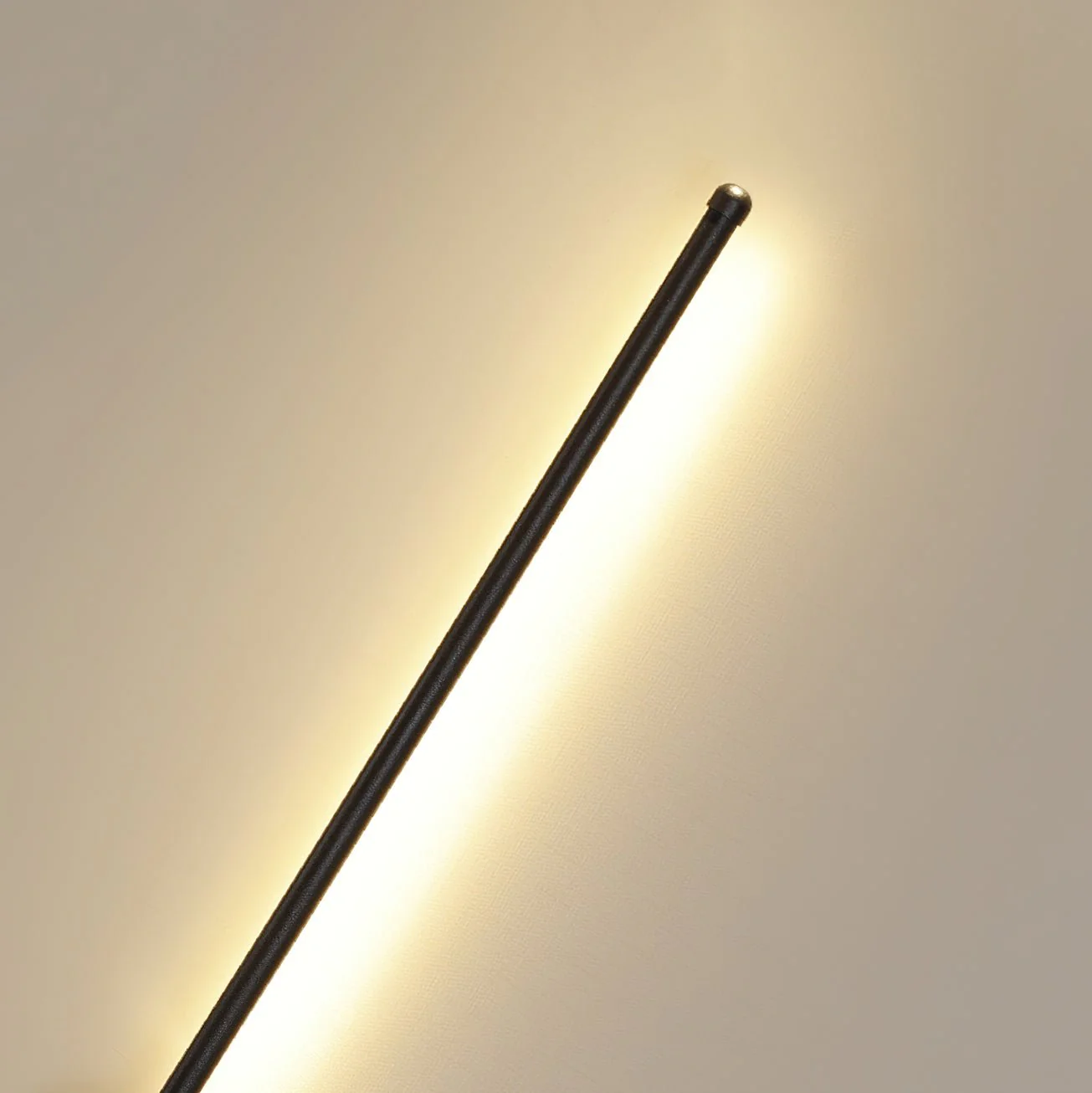Infinity Edge Rechargeable Wall Light - Image 16