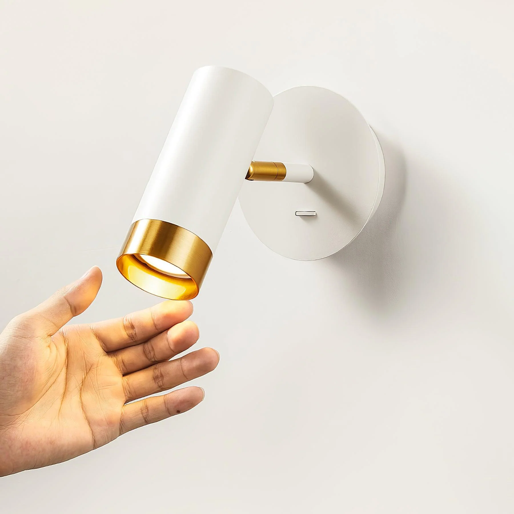 Karpo Wall Lamp - Image 2