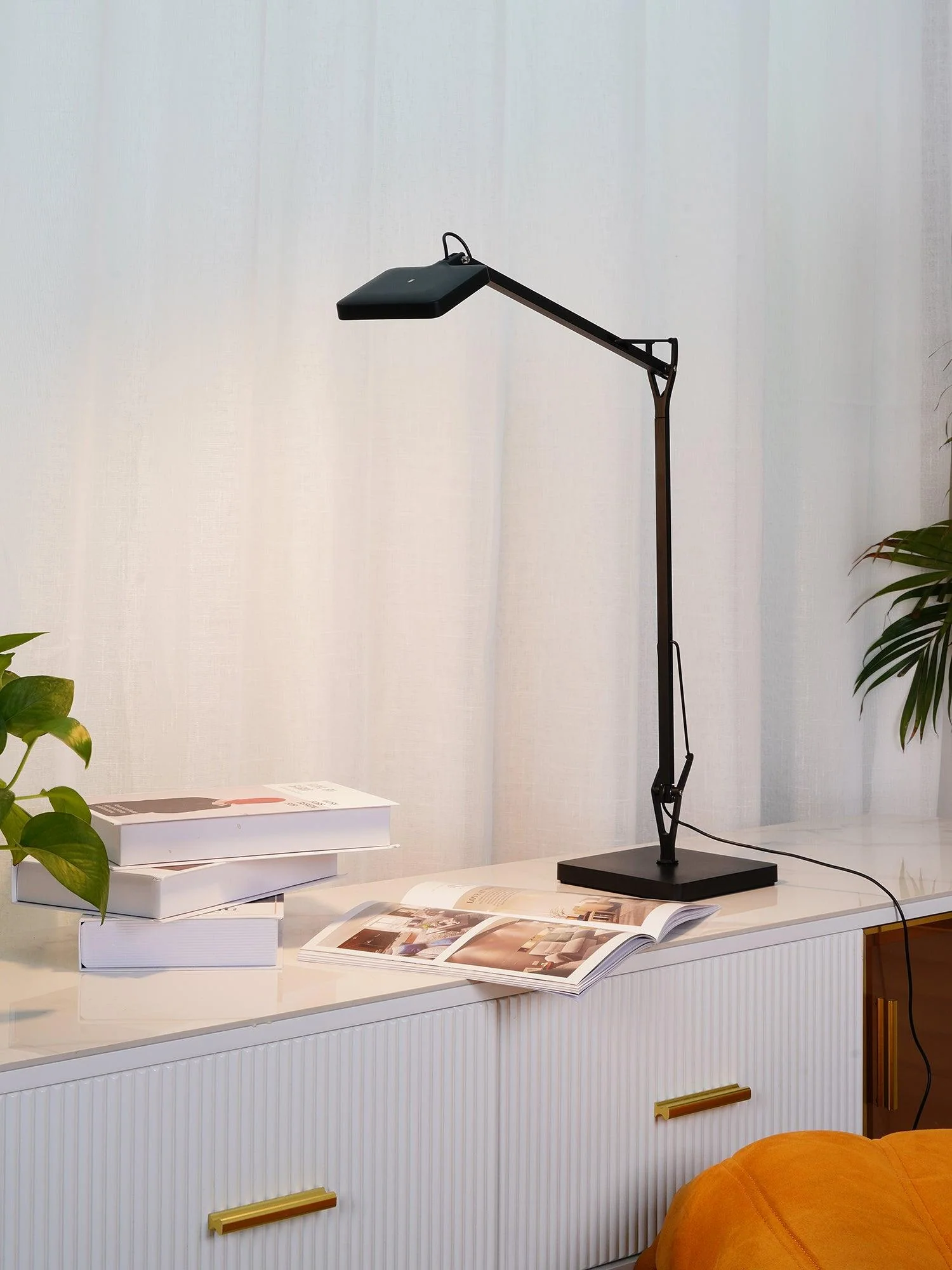 Edge Table Lamp - Image 6