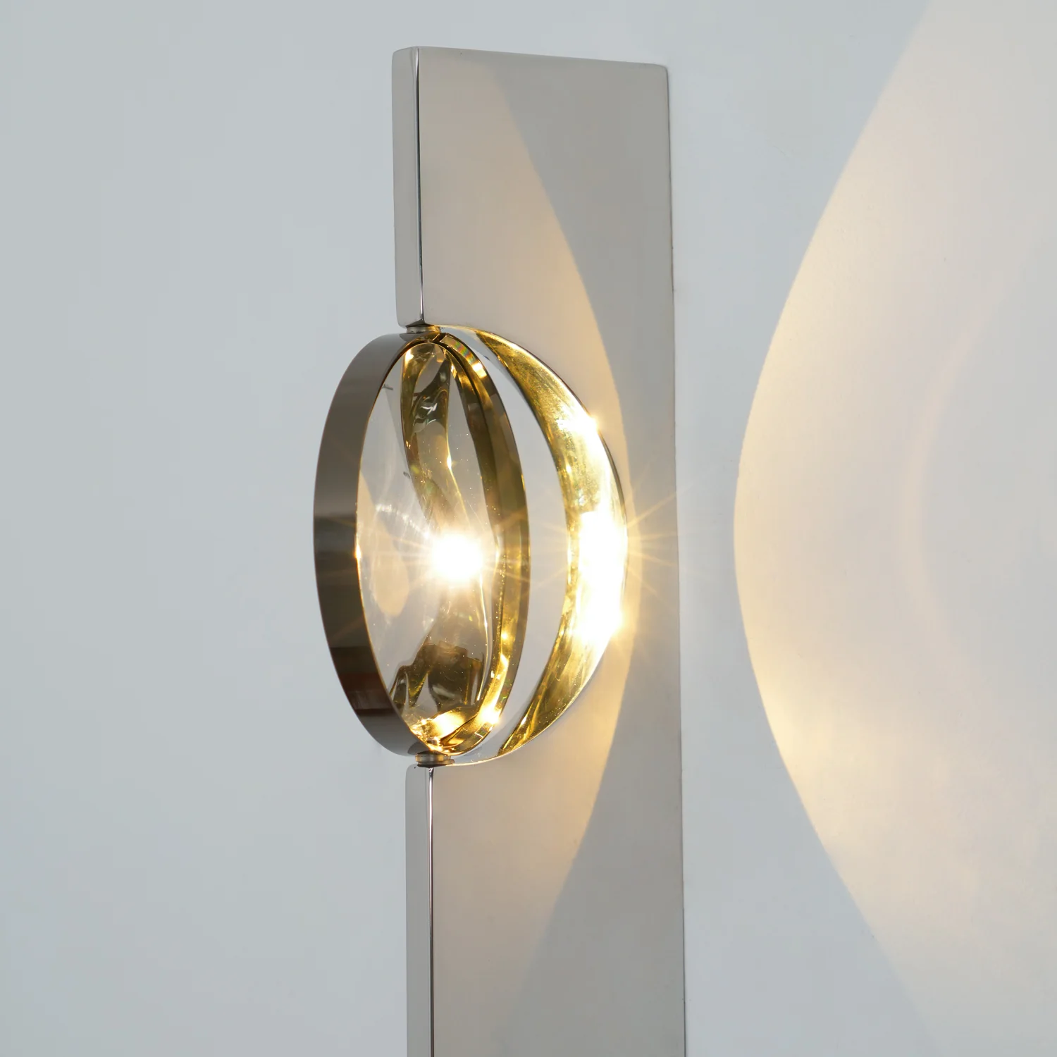 Kinetic Shadow Plug-in Wall Lamp - Image 8