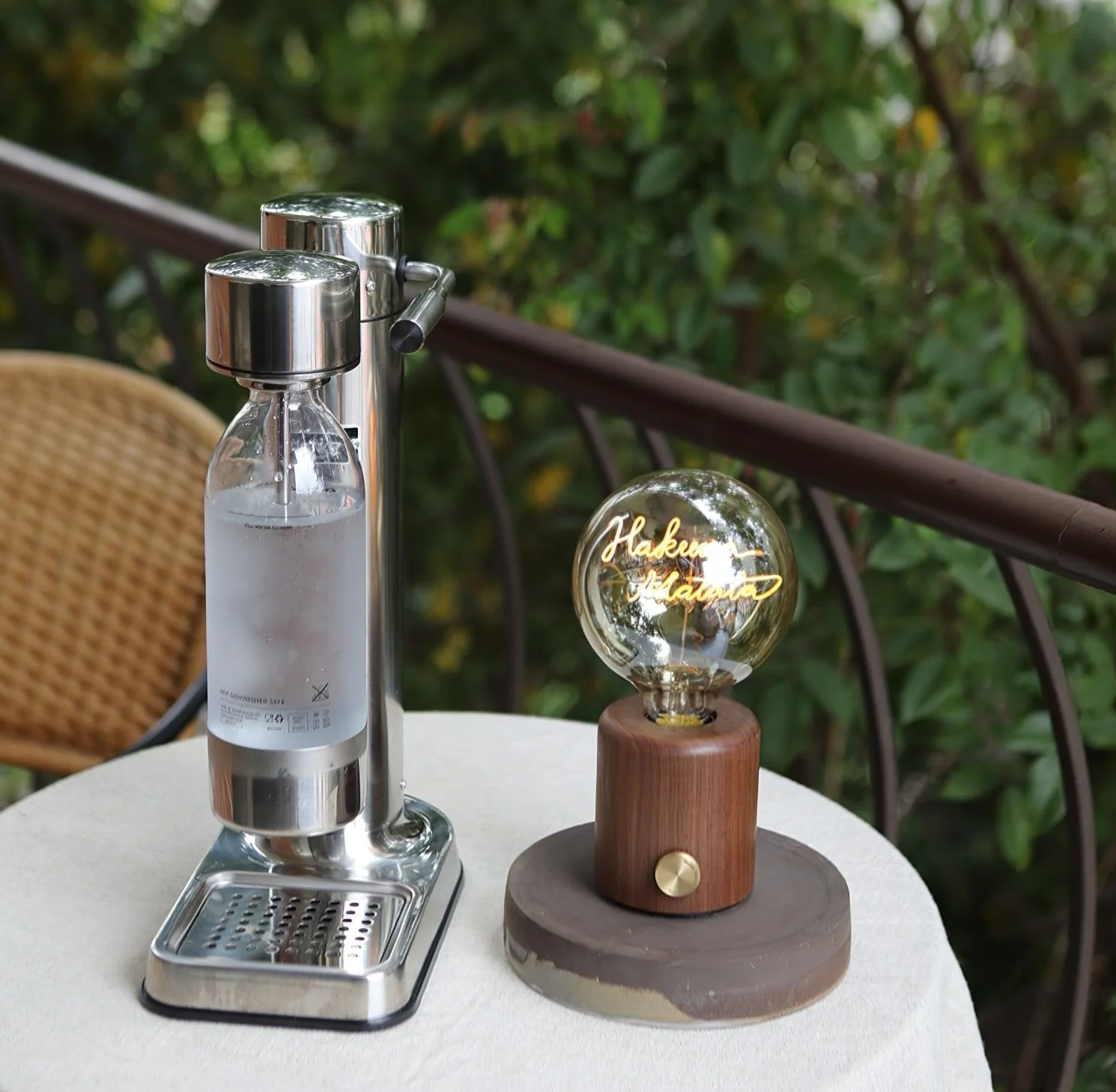 Kuitt Smiley Built-in Battery Table Lamp - Image 10