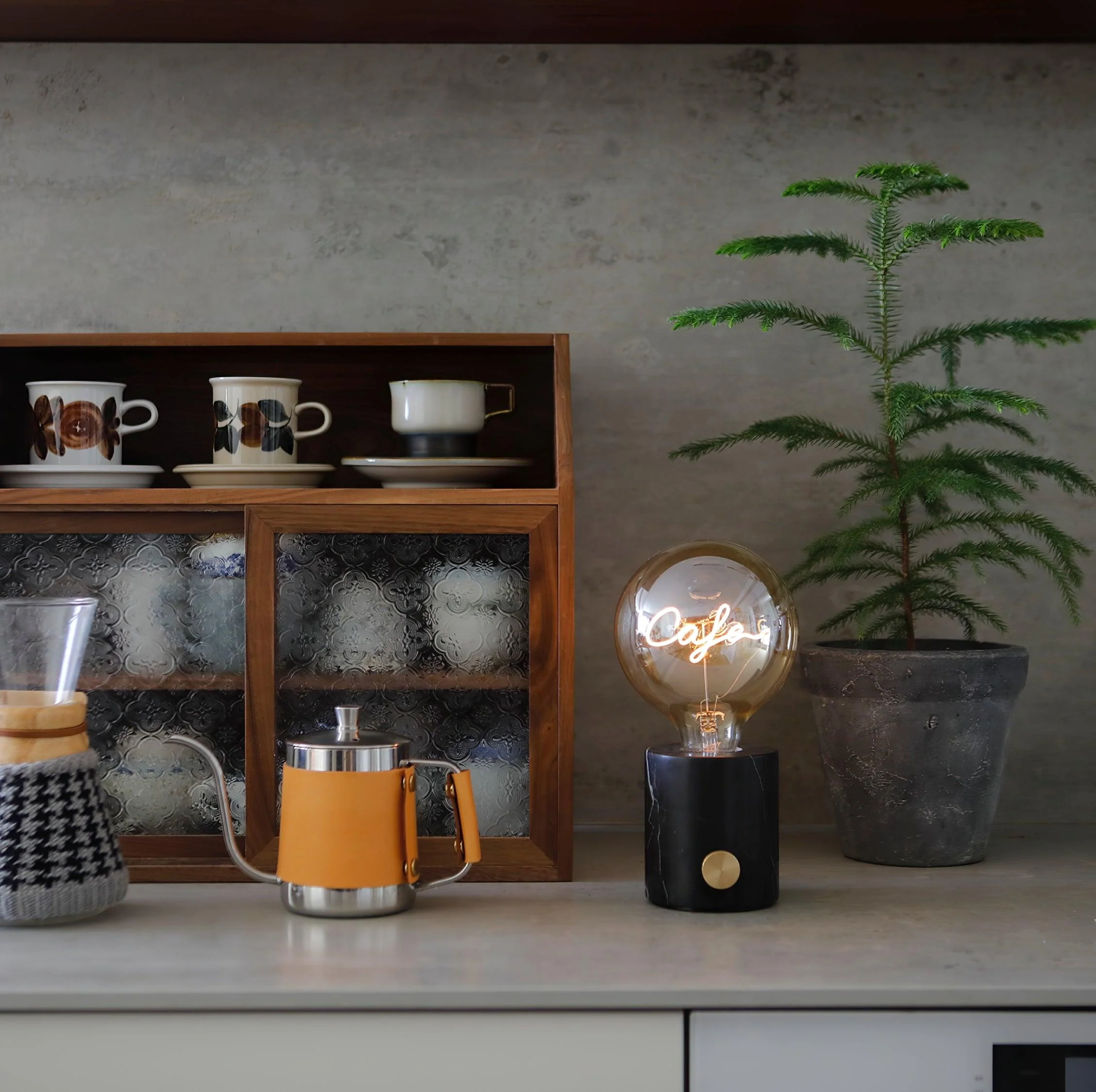 Kuitt Smiley Built-in Battery Table Lamp - Image 11