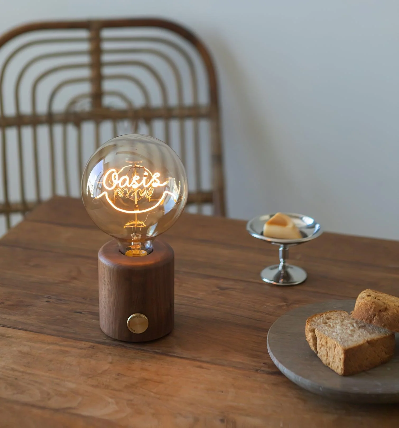 Kuitt Smiley Built-in Battery Table Lamp - Image 2