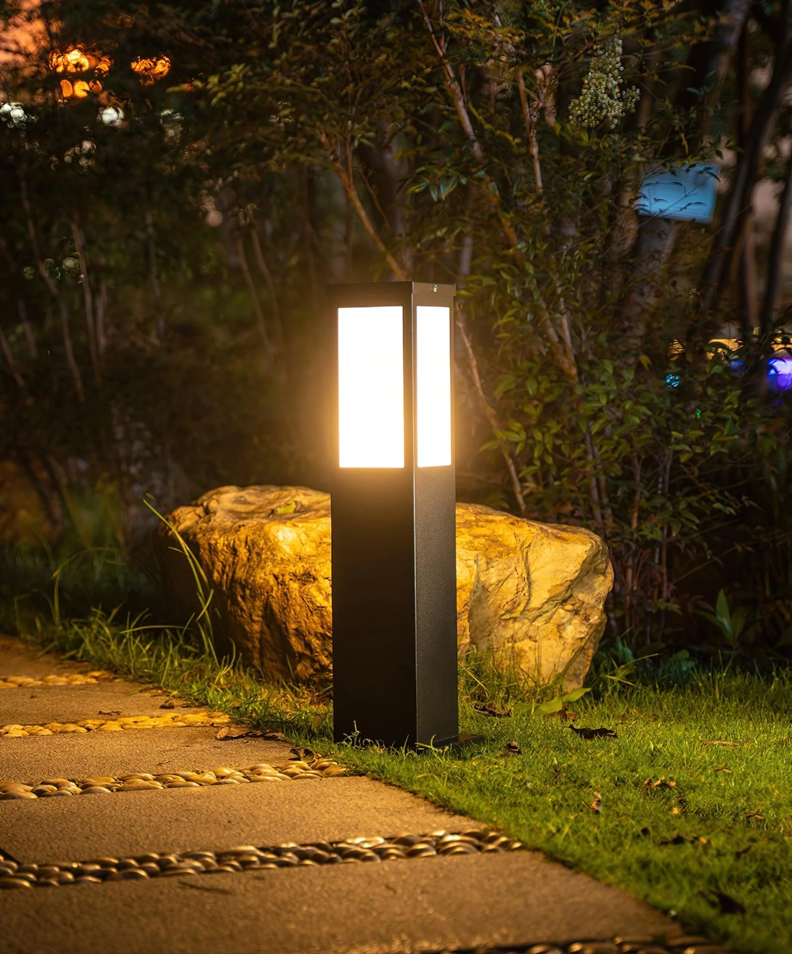 Kuzco Bollard Outdoor Light - Image 4
