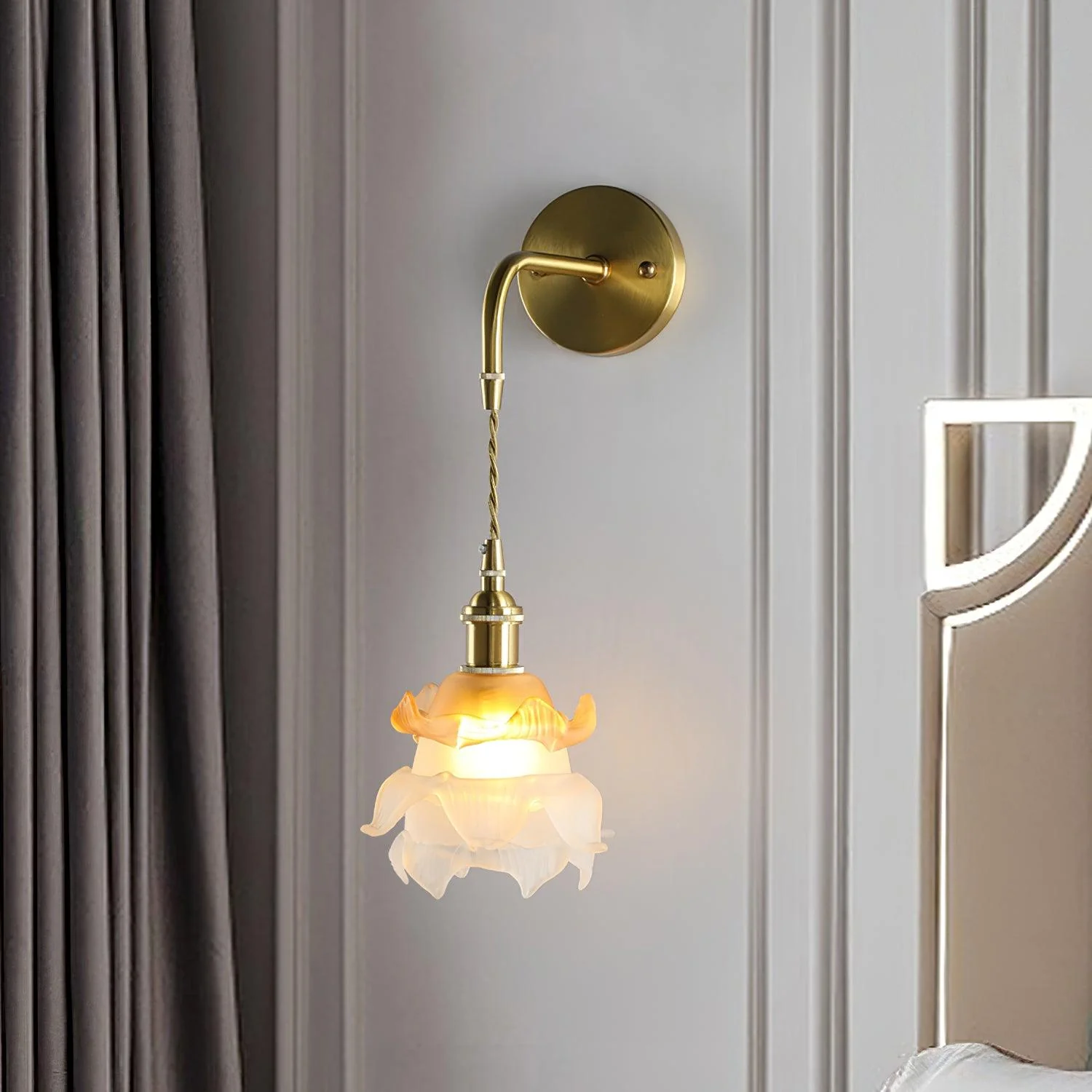 Laura Brass Wall Lamp - Image 3
