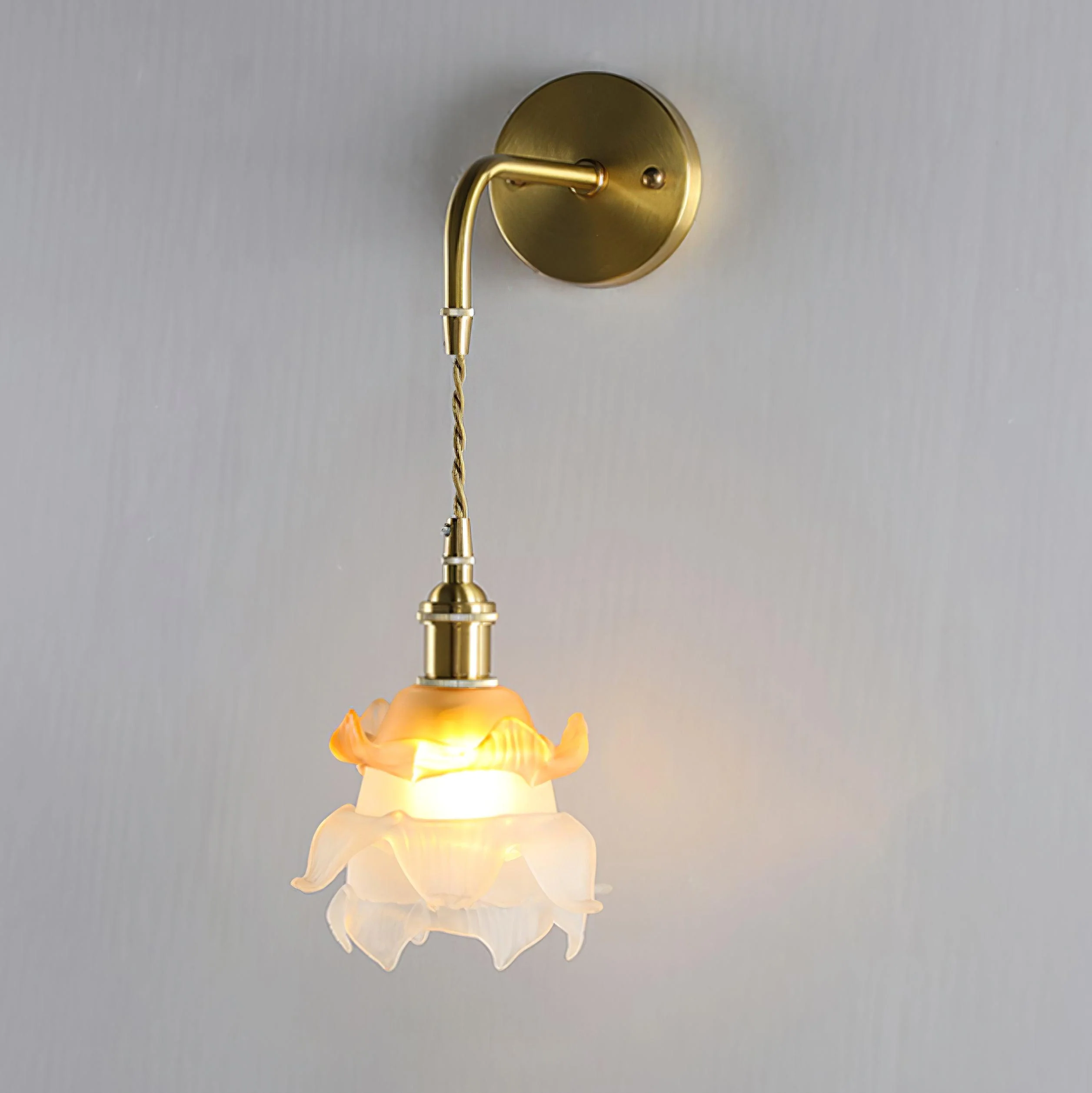 Laura Brass Wall Lamp - Image 4