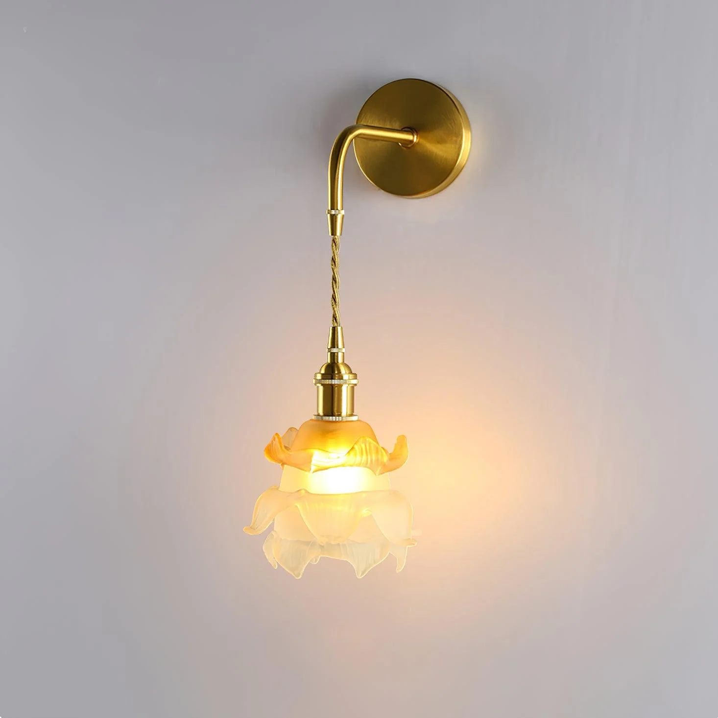 Laura Brass Wall Lamp - Image 7