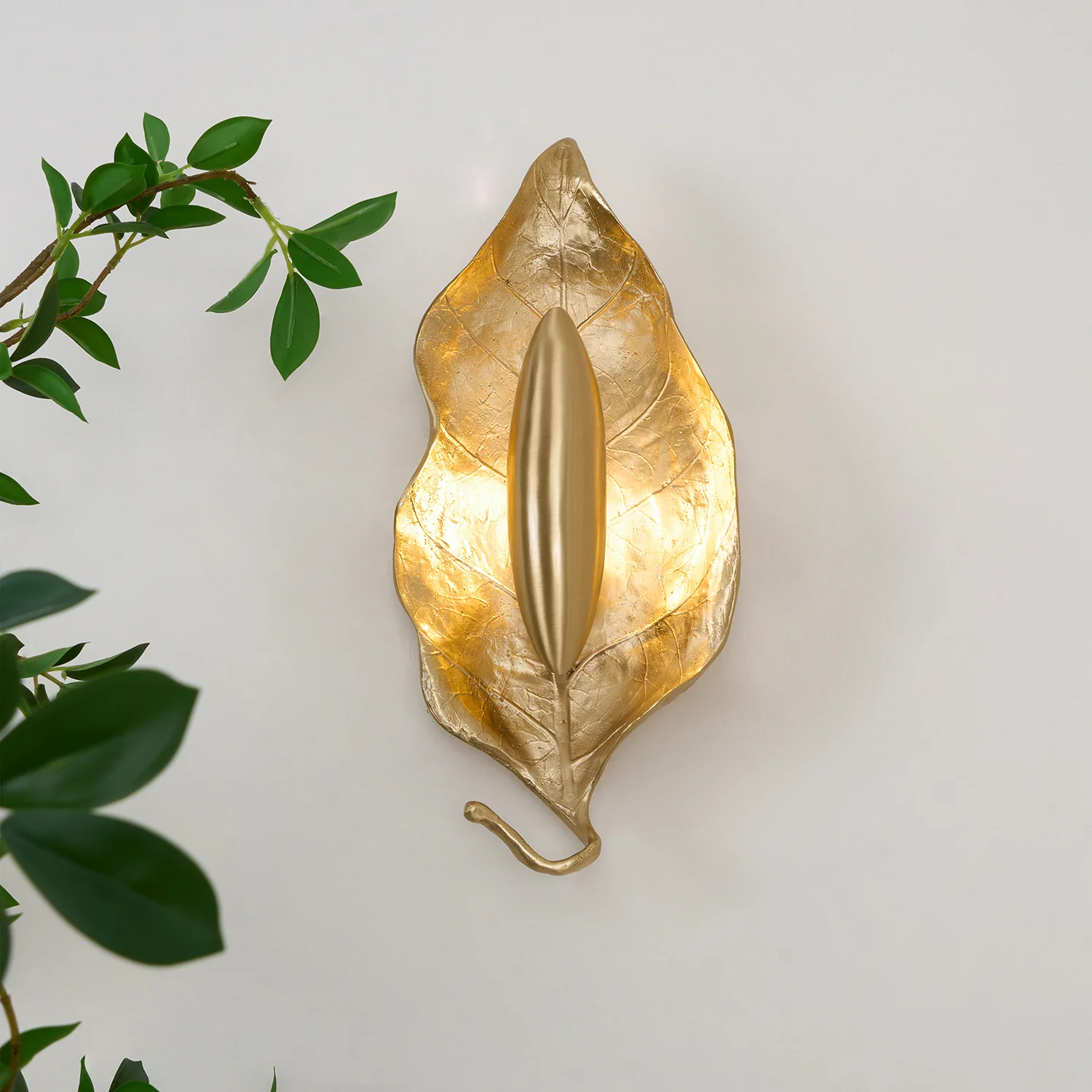 Leaf Brass Wall Lamp - Image 5