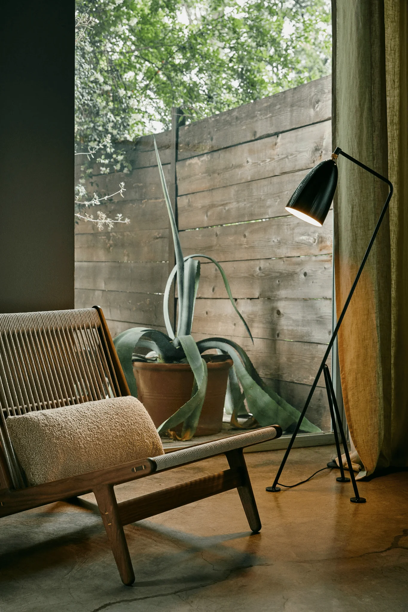 Lean Floor Lamp - Image 10