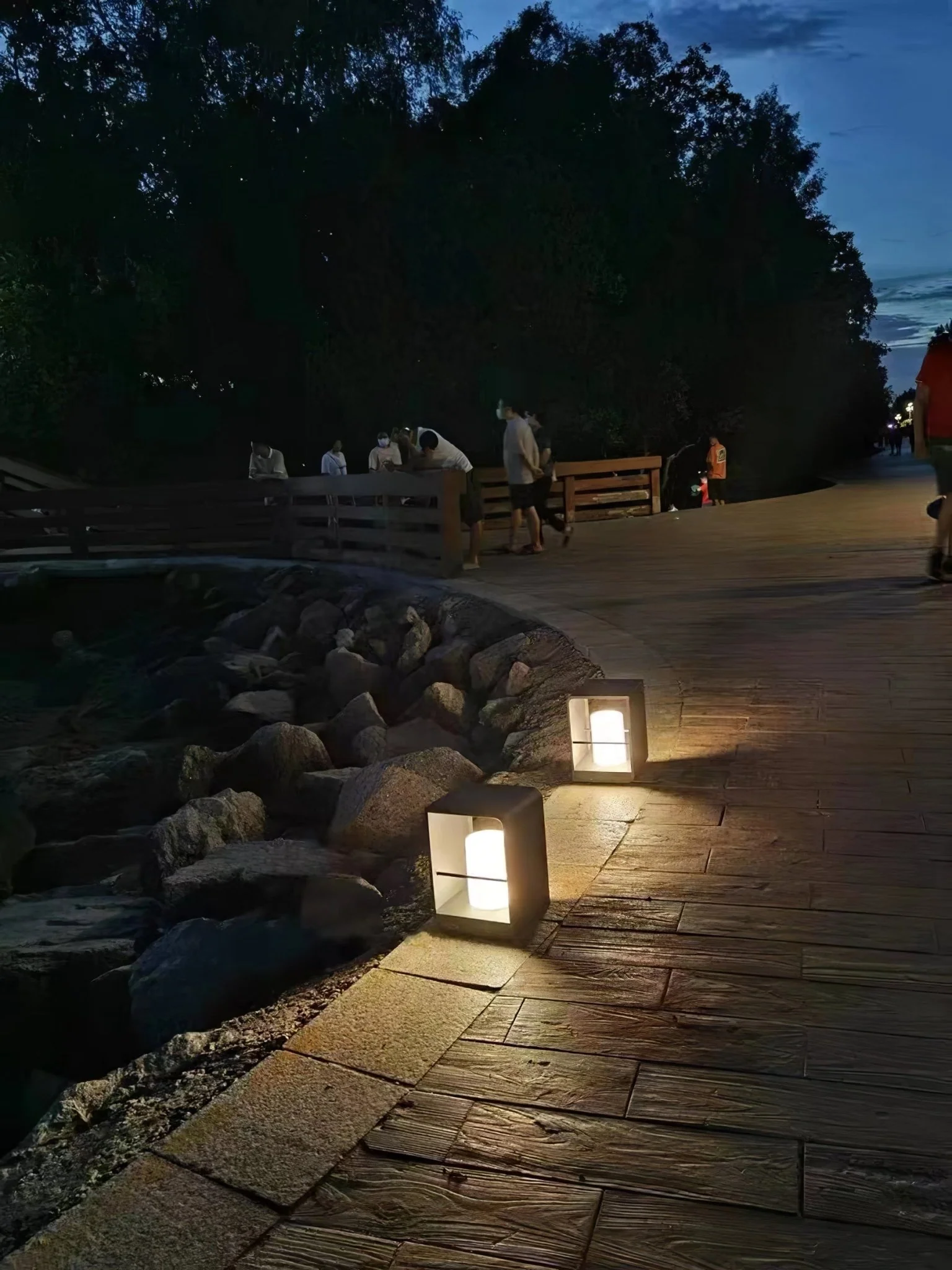 Zephyra Garden Solar Outdoor Light - Image 9