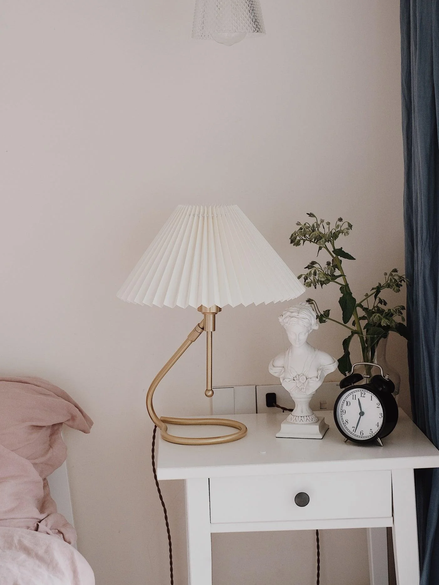Levitate Pleated Table Lamp - Image 17