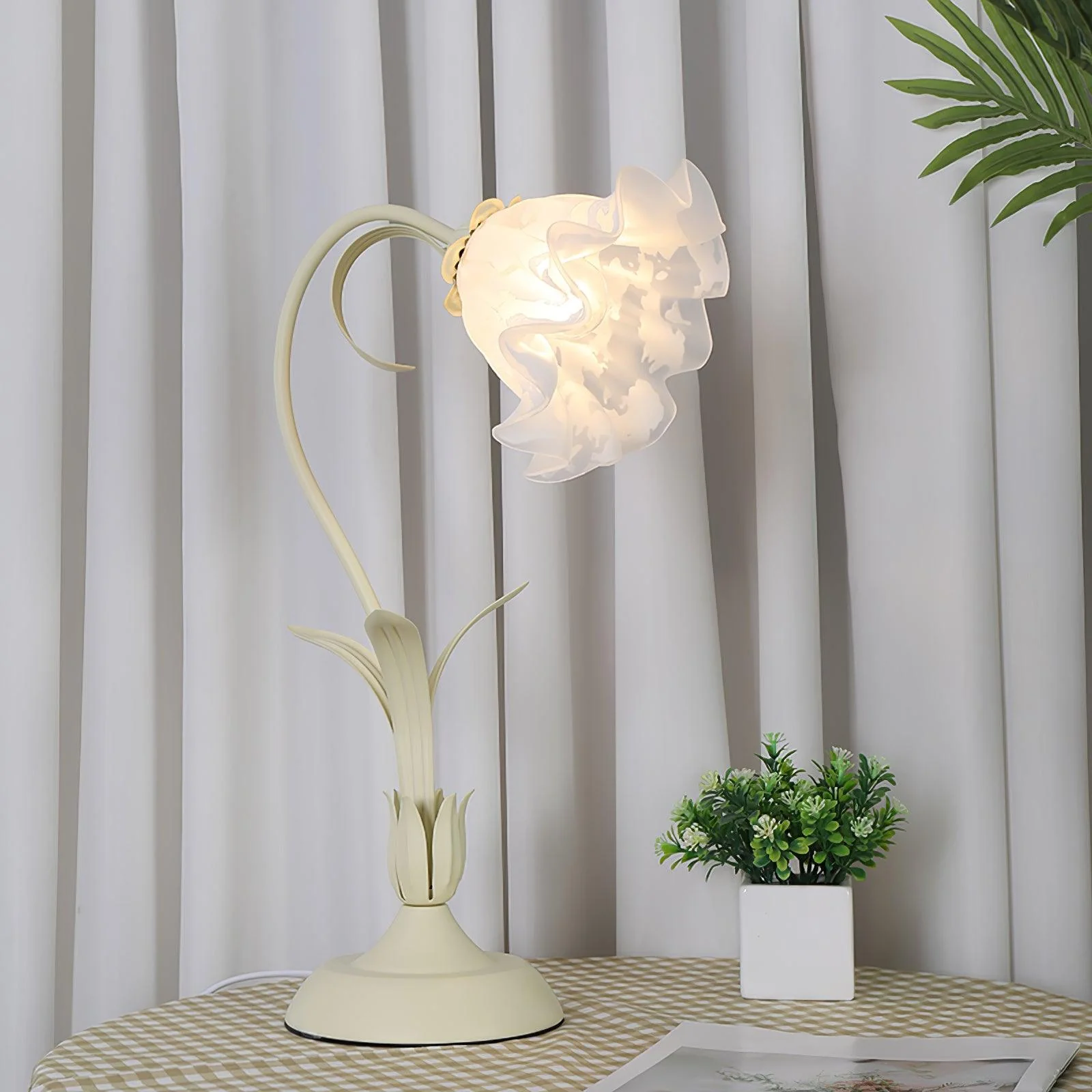 Lily of the Valley Table Lamp - Image 43