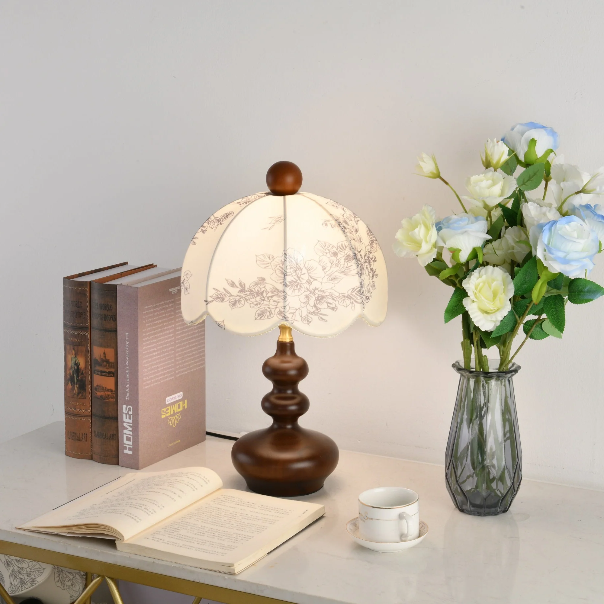 Lilybelle Blossom Table Lamp - Image 3